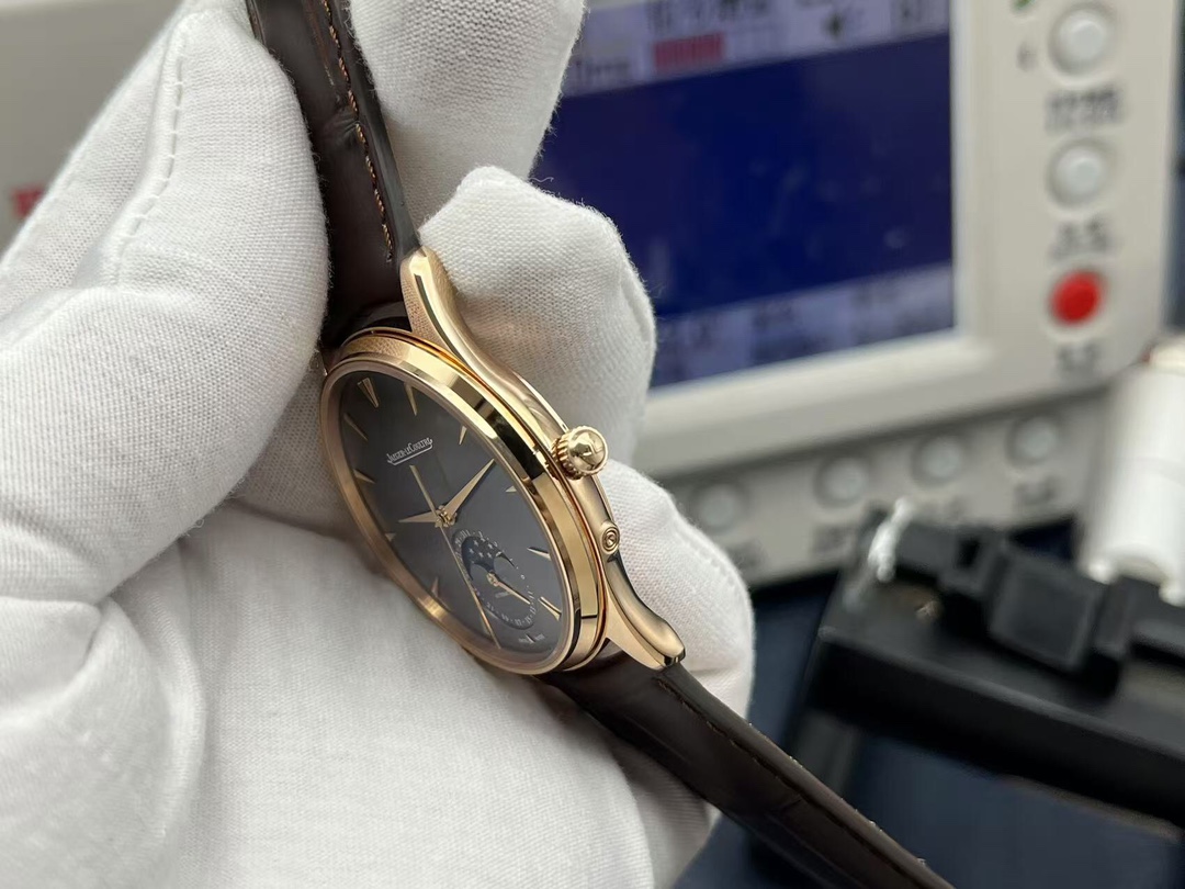 Jaeger-LeCoultre Master Automatic 39mm Grey Dial 18K Rose Gold Case Leather Strap Men’s Watch - Image 7