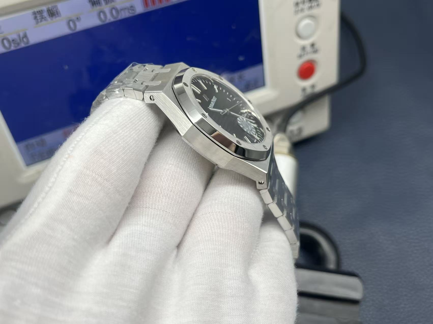 Audemars Piguet Royal Oak 41mm Black Dial Automatic Watch - Image 5