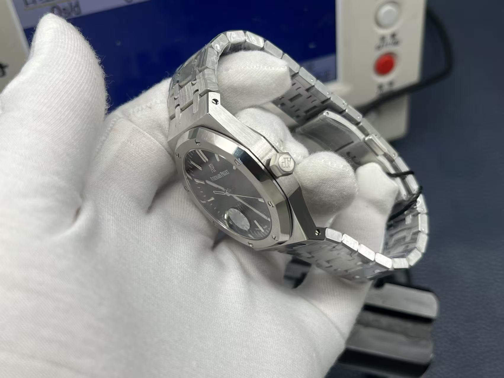 Audemars Piguet Royal Oak 41mm Black Dial Automatic Watch - Image 6