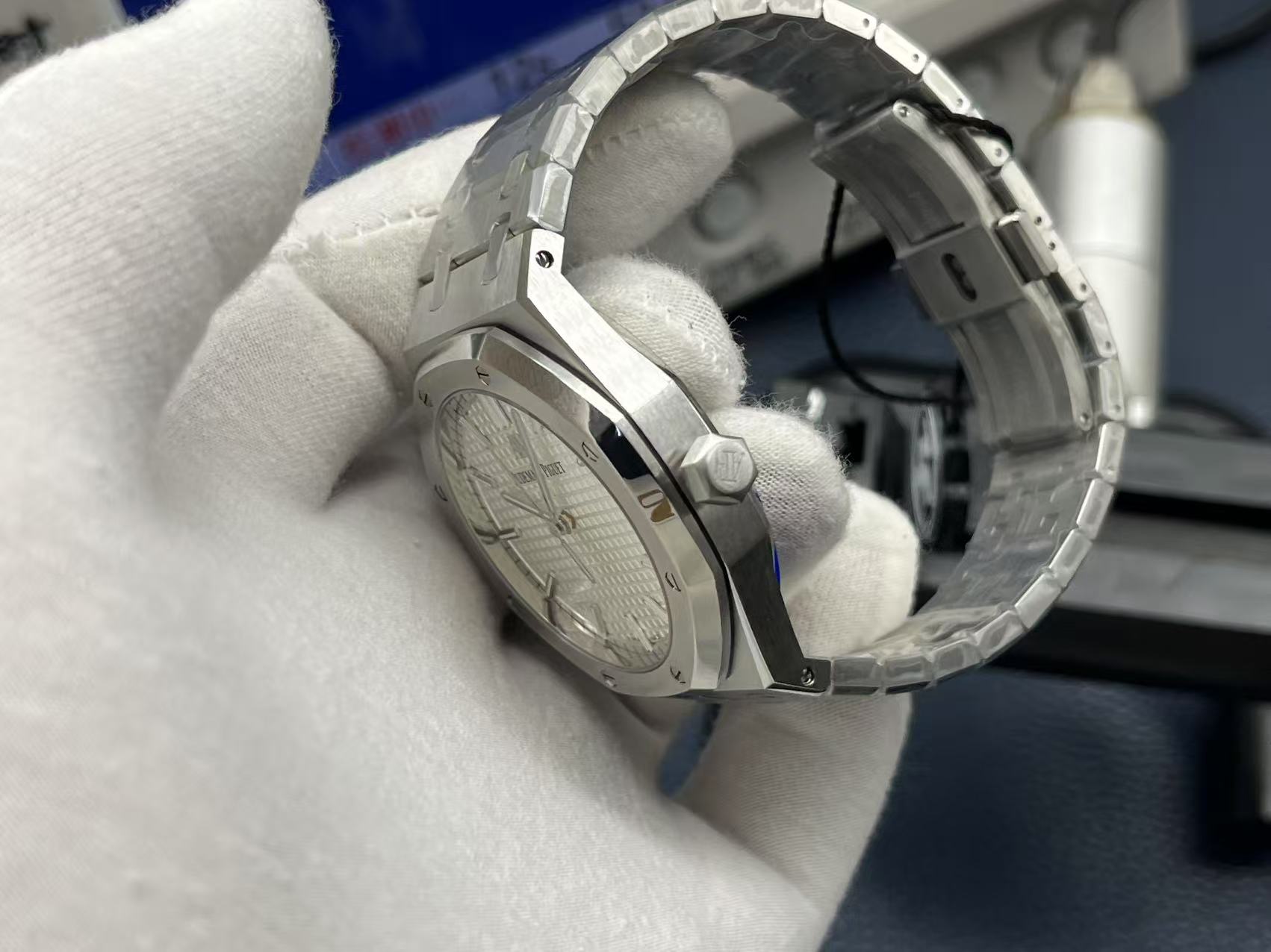 Audemars Piguet Royal Oak 41mm Silver Dial Automatic Watch - Image 6