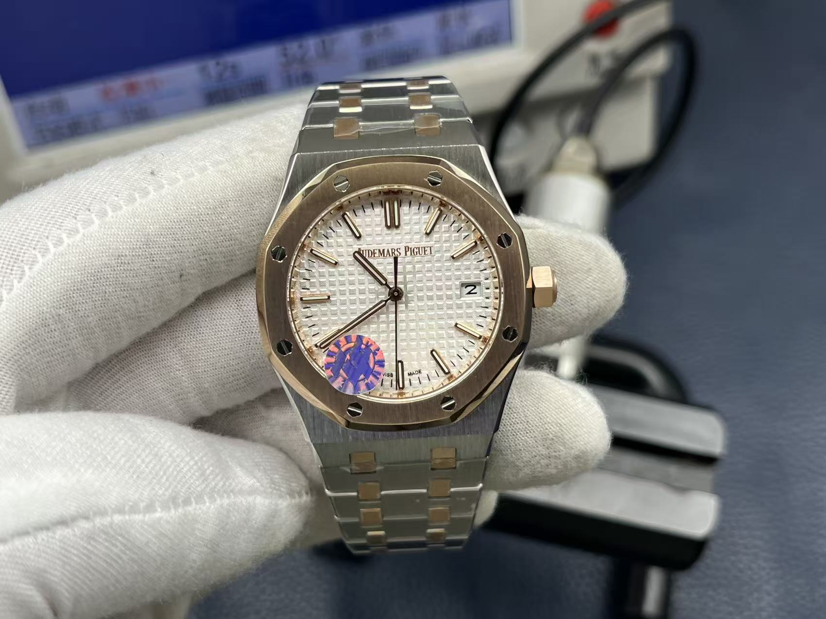 Audemars Piguet Royal Oak 37mm Silver Dial Automatic Watch - Image 3