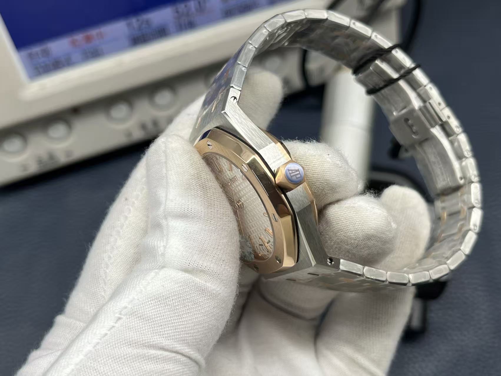 Audemars Piguet Royal Oak 37mm Silver Dial Automatic Watch - Image 6