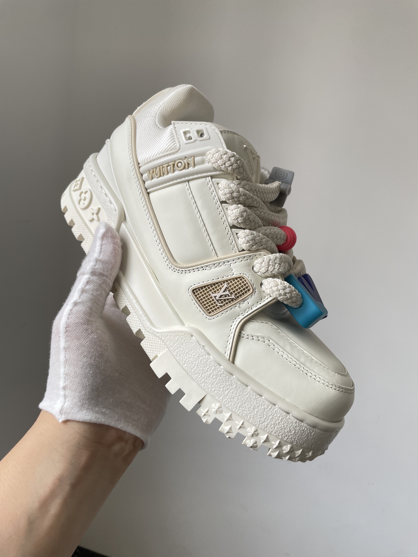 Louis Vuitton Trainer Maxi White Lace-Up Low-Top Fashion Sneakers - Image 3