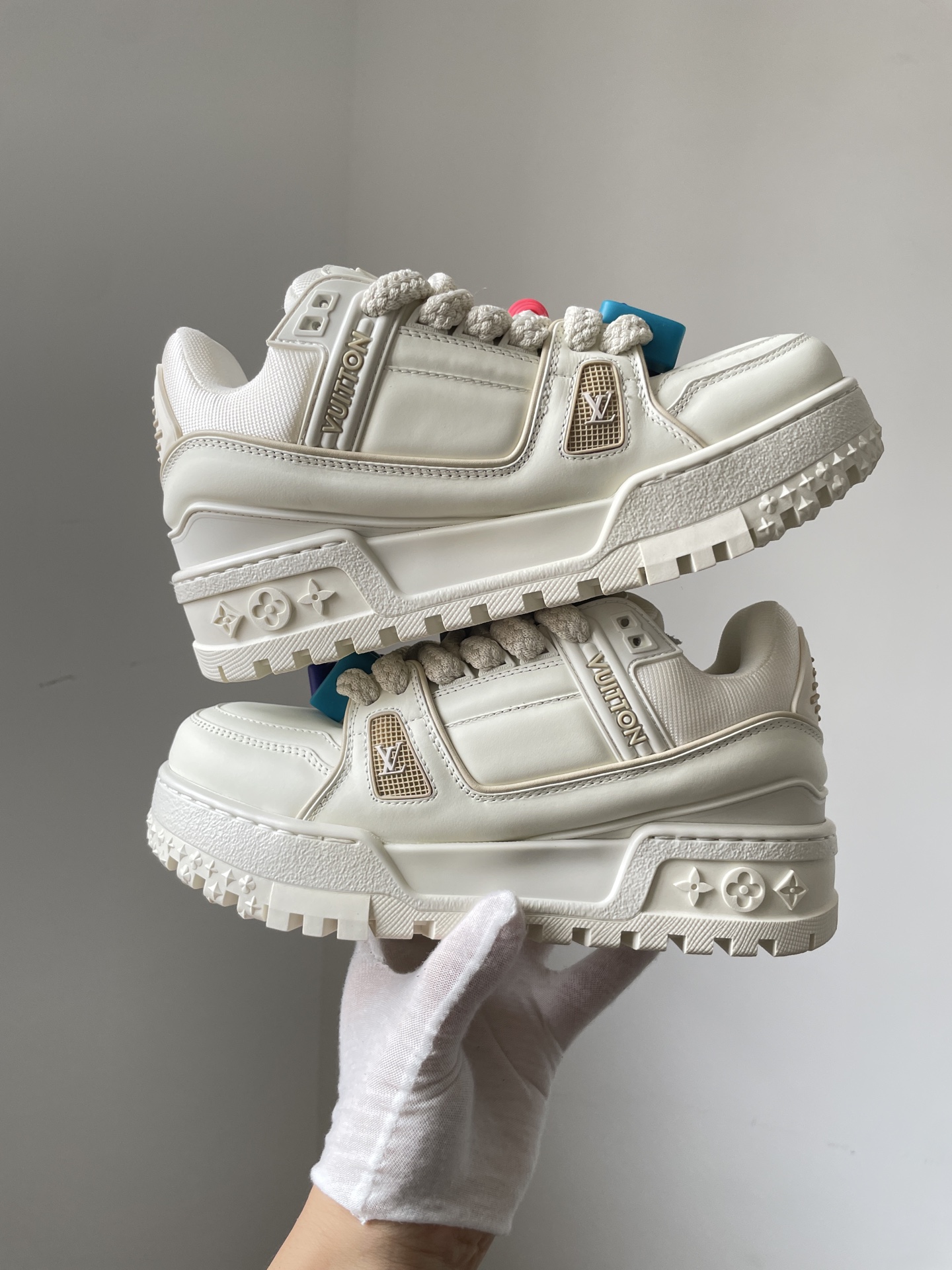 Louis Vuitton Trainer Maxi White Lace-Up Low-Top Fashion Sneakers - Image 4