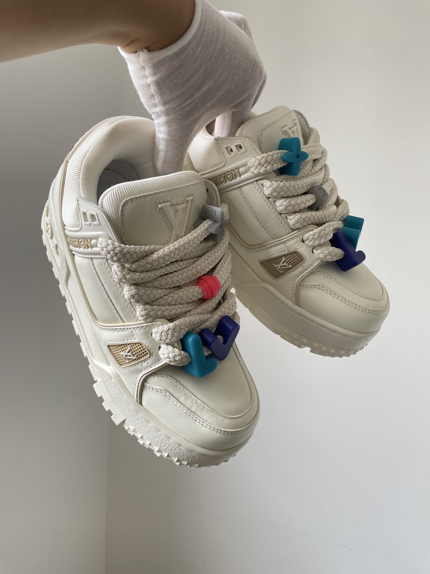 Louis Vuitton Trainer Maxi White Lace-Up Low-Top Fashion Sneakers - Image 5