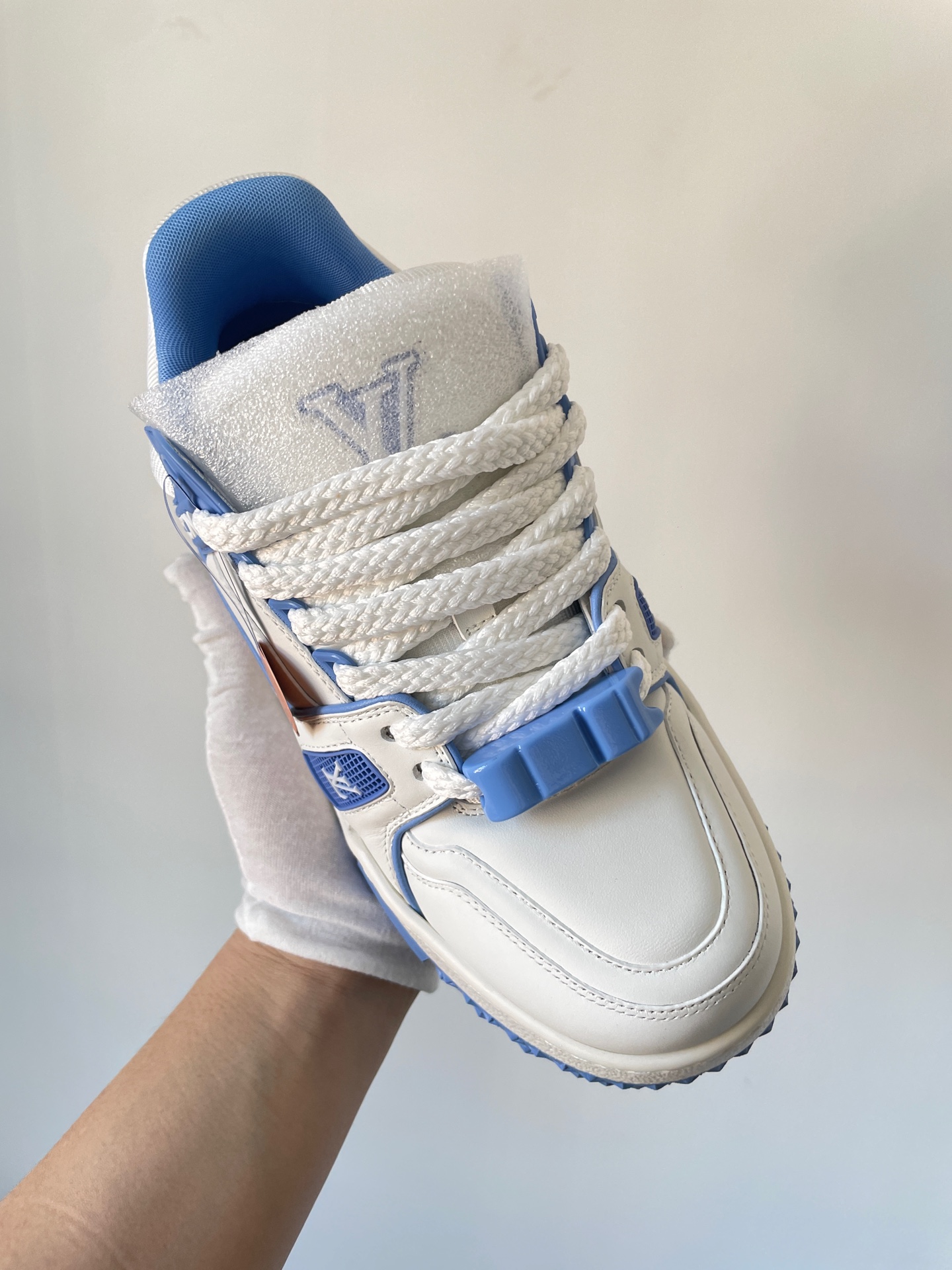 Louis Vuitton Trainer Maxi White Blue Leather Low-Top Sneakers with Beaded LV Logo - Image 3