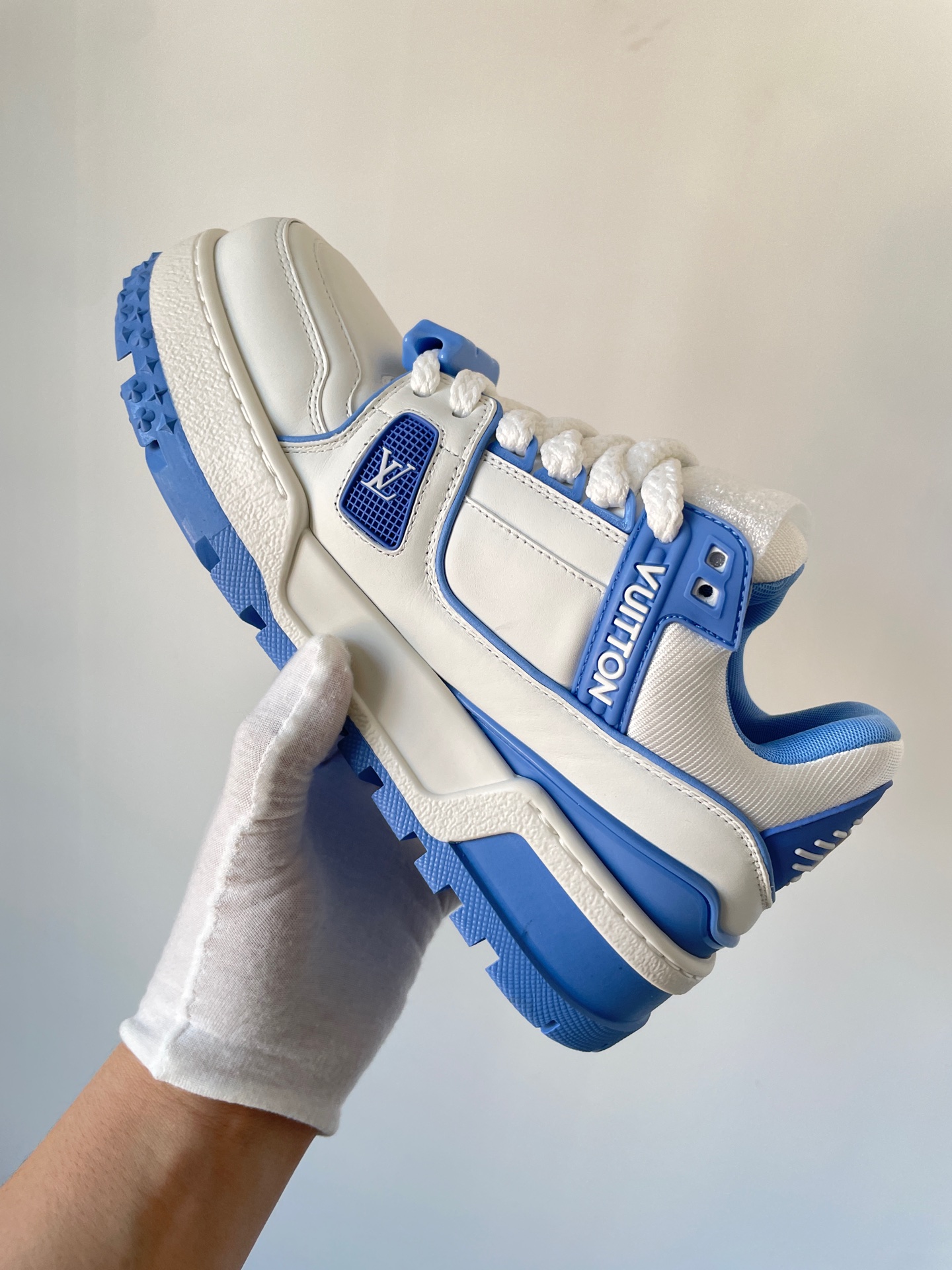 Louis Vuitton Trainer Maxi White Blue Leather Low-Top Sneakers with Beaded LV Logo - Image 4