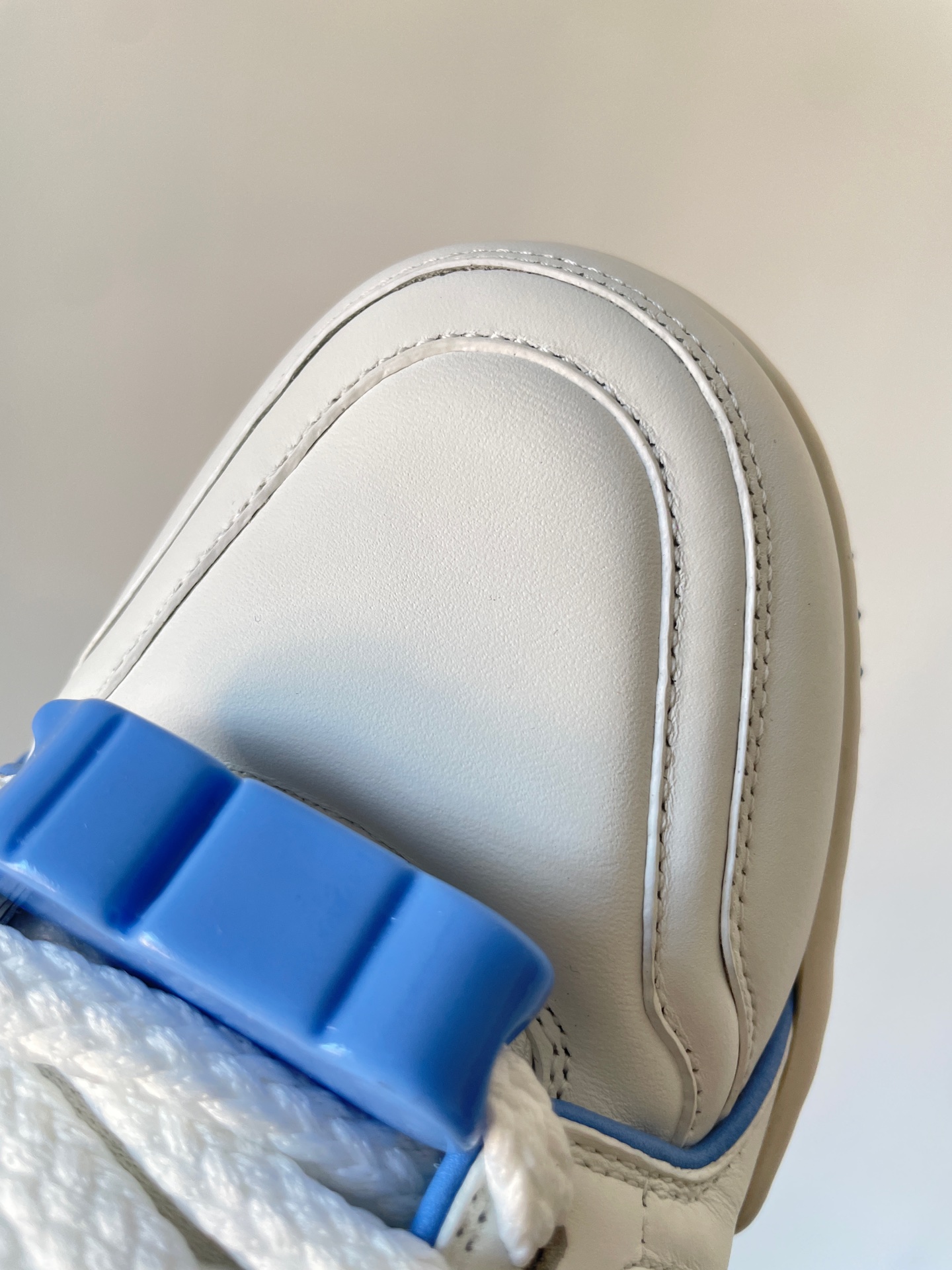 Louis Vuitton Trainer Maxi White Blue Leather Low-Top Sneakers with Beaded LV Logo - Image 6