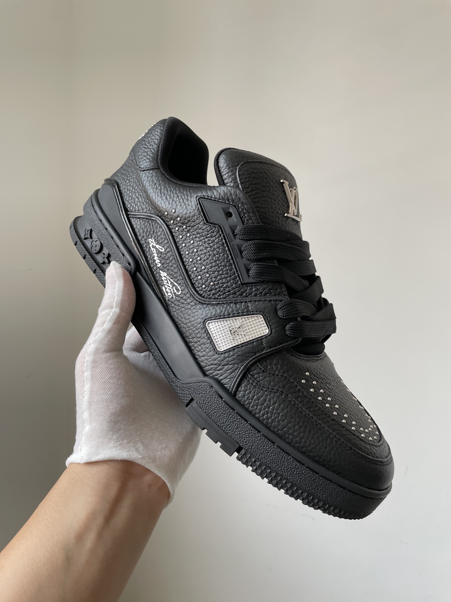 Louis Vuitton Trainer 2025 Early Spring Black Leather Low-Top Sneakers - Image 3