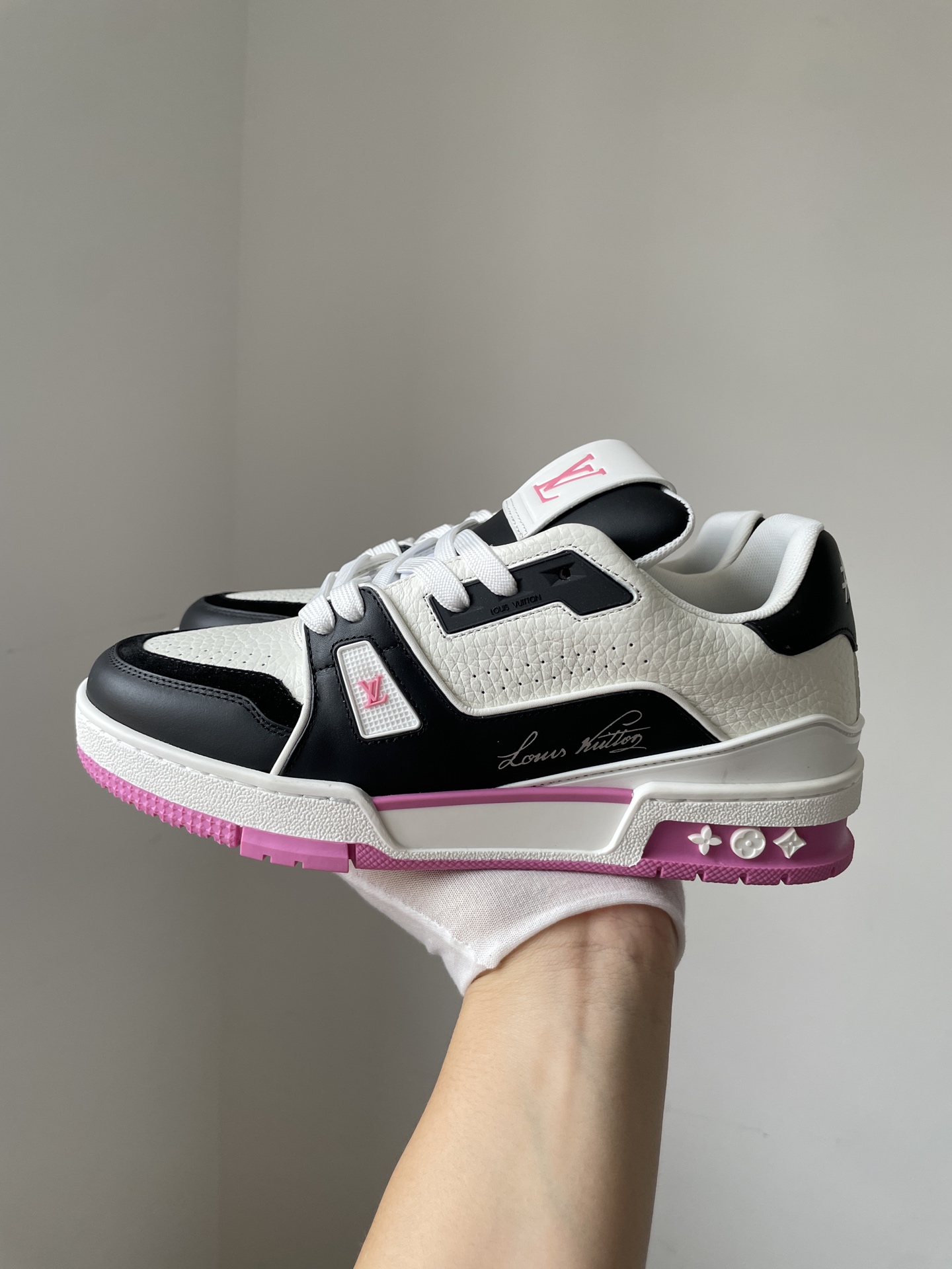 Louis Vuitton Trainer Pink Leather Low-Top Sneakers for Women - Image 2