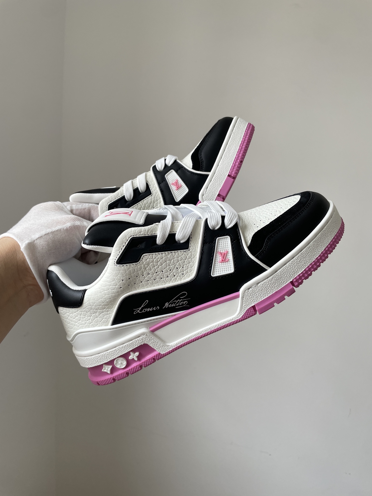 Louis Vuitton Trainer Pink Leather Low-Top Sneakers for Women - Image 4