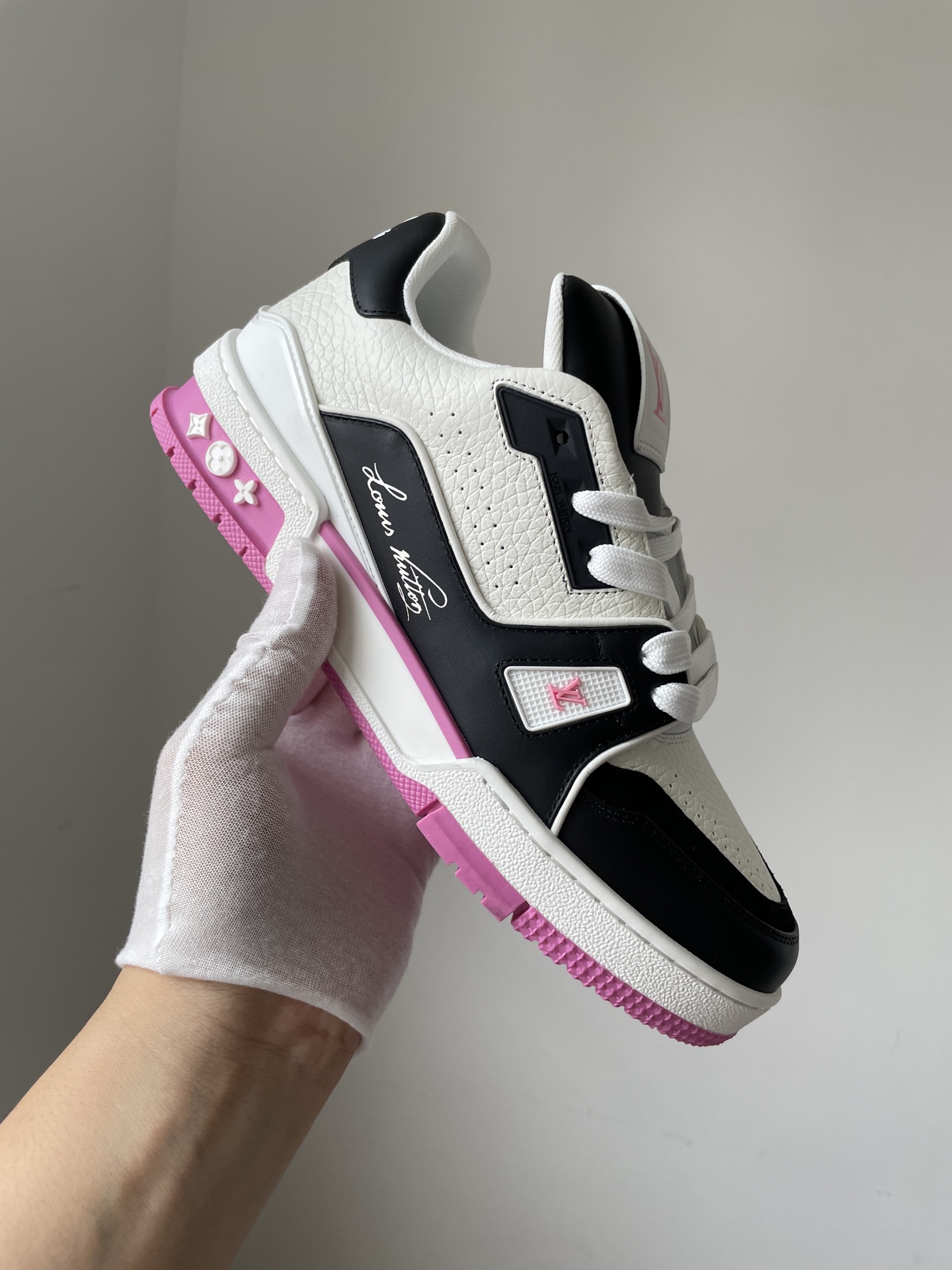 Louis Vuitton Trainer Pink Leather Low-Top Sneakers for Women - Image 5