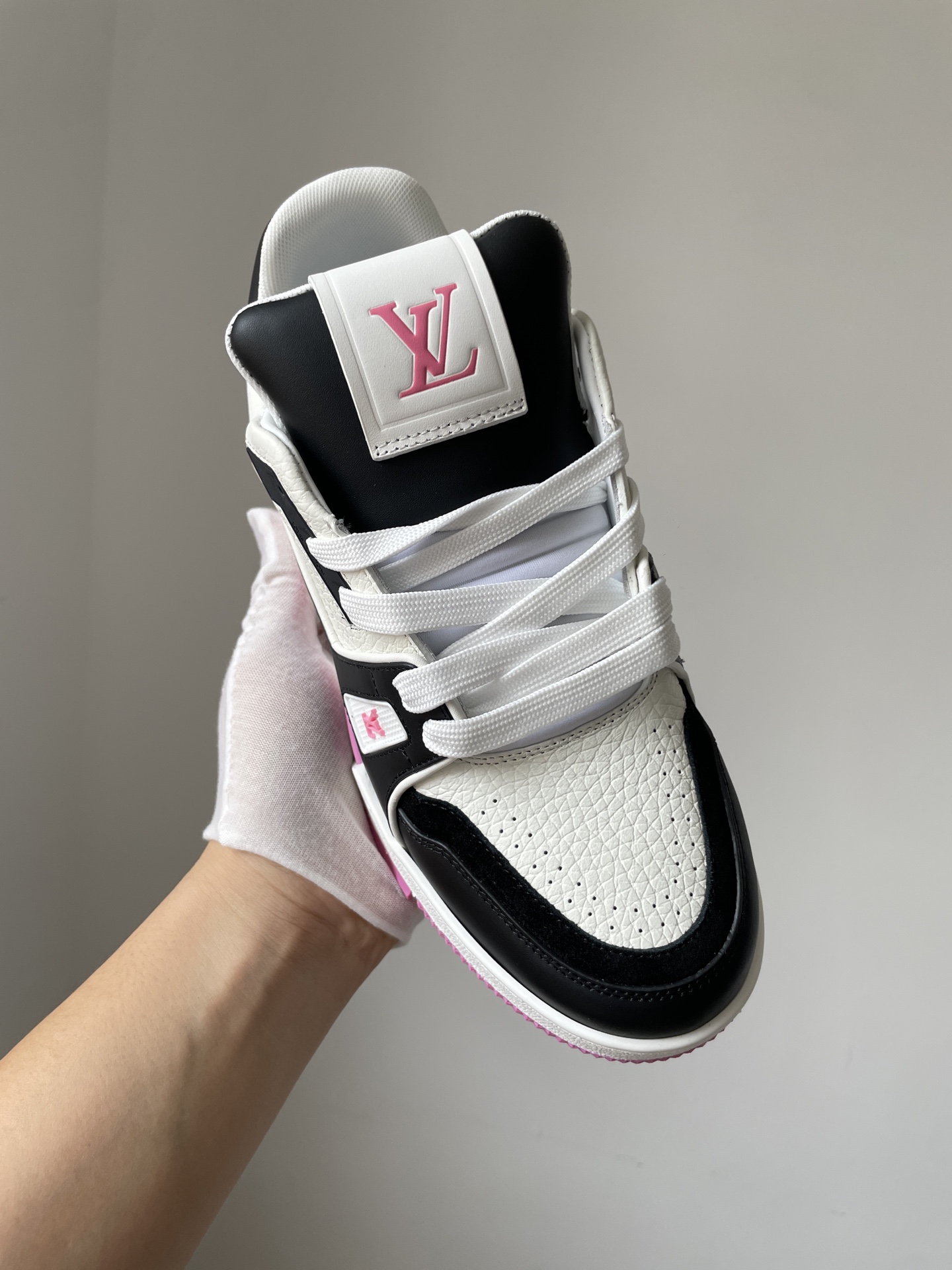Louis Vuitton Trainer Pink Leather Low-Top Sneakers for Women - Image 6
