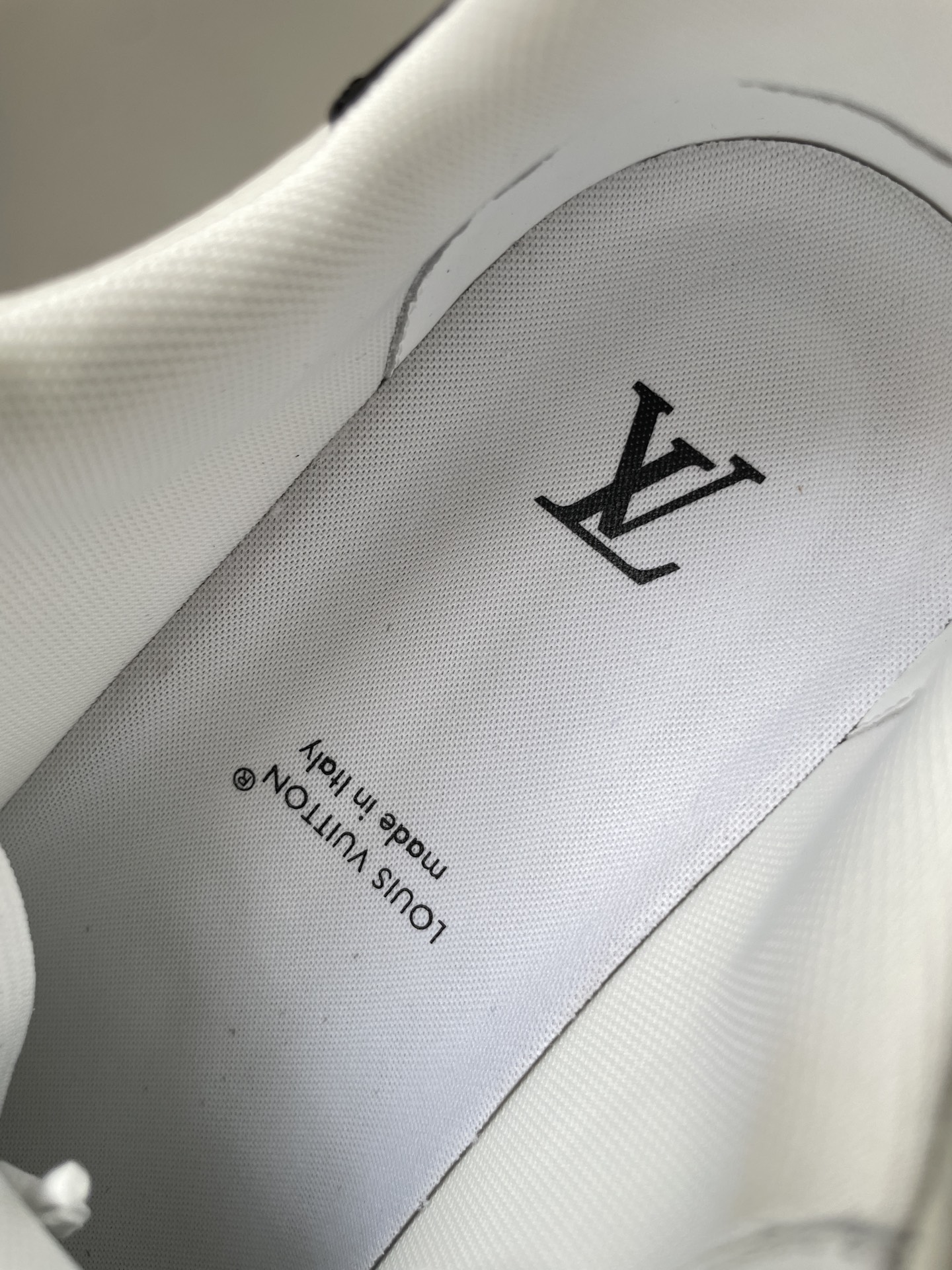 Louis Vuitton Trainer Pink Leather Low-Top Sneakers for Women - Image 7