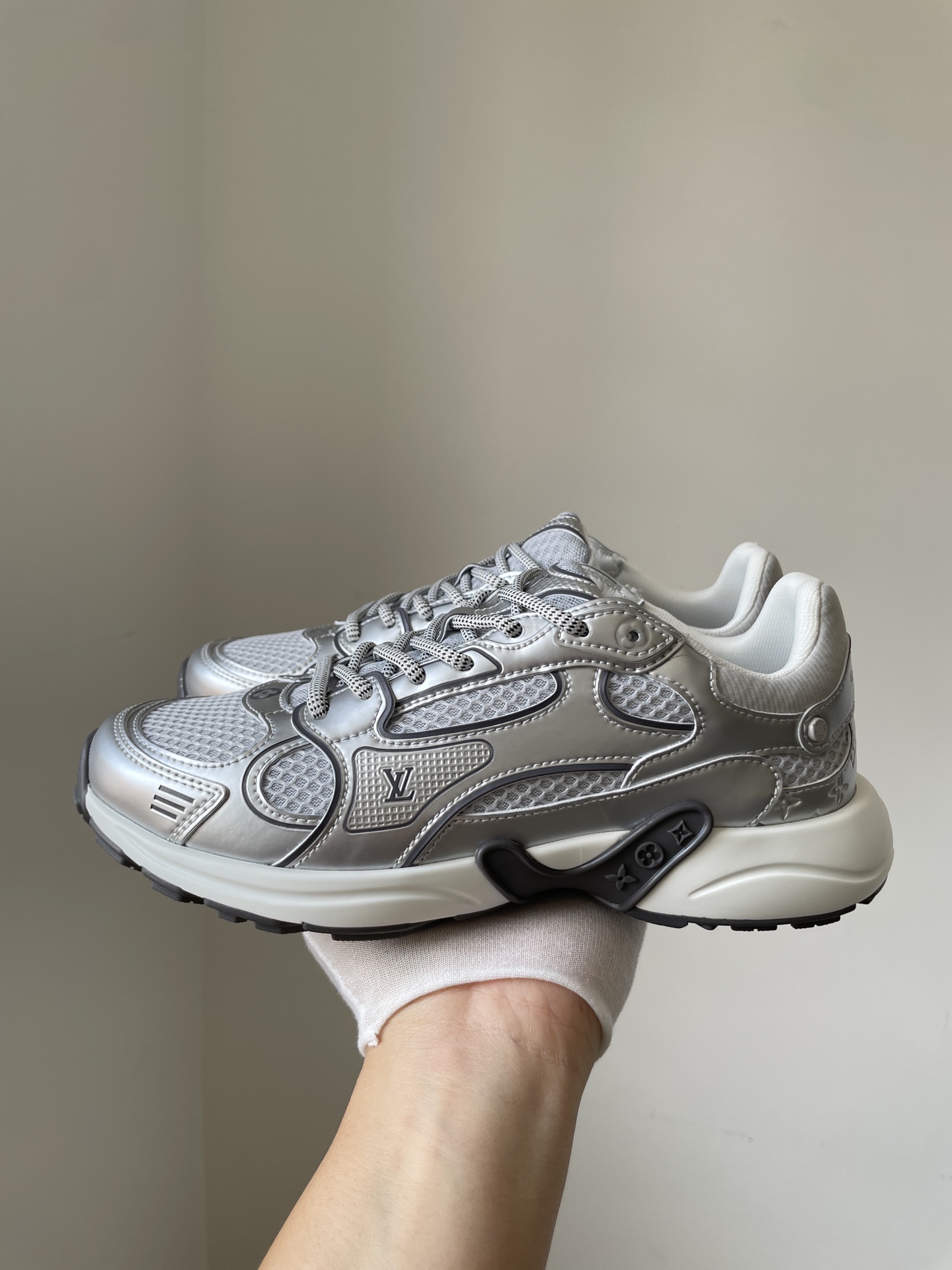 Louis Vuitton Olympia Silver Low-Top Casual Shoes for Women - Image 2