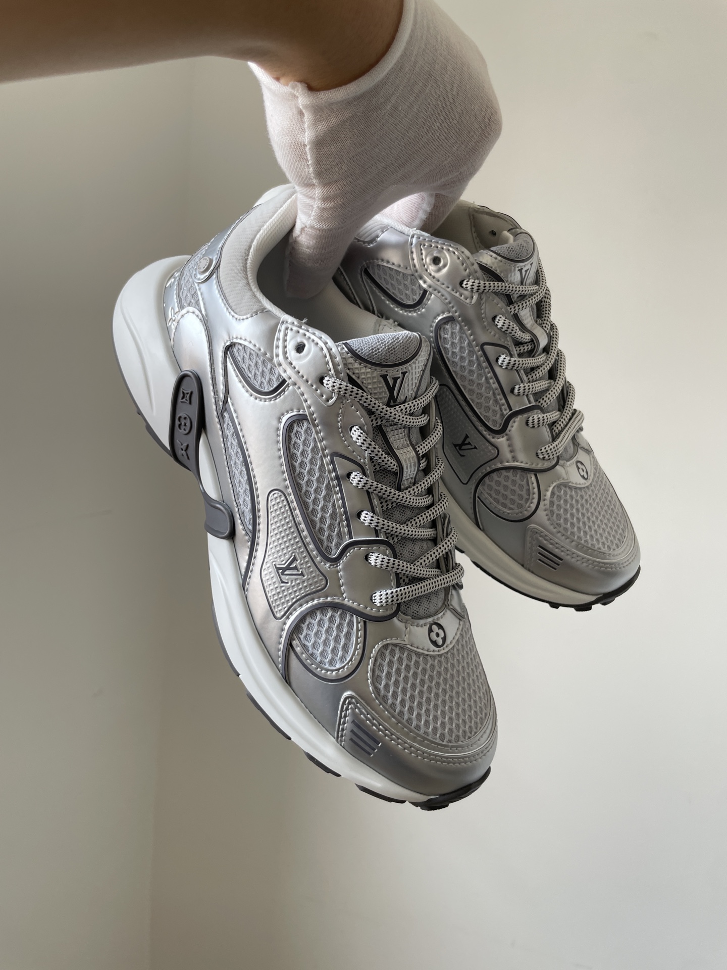 Louis Vuitton Olympia Silver Low-Top Casual Shoes for Women - Image 3