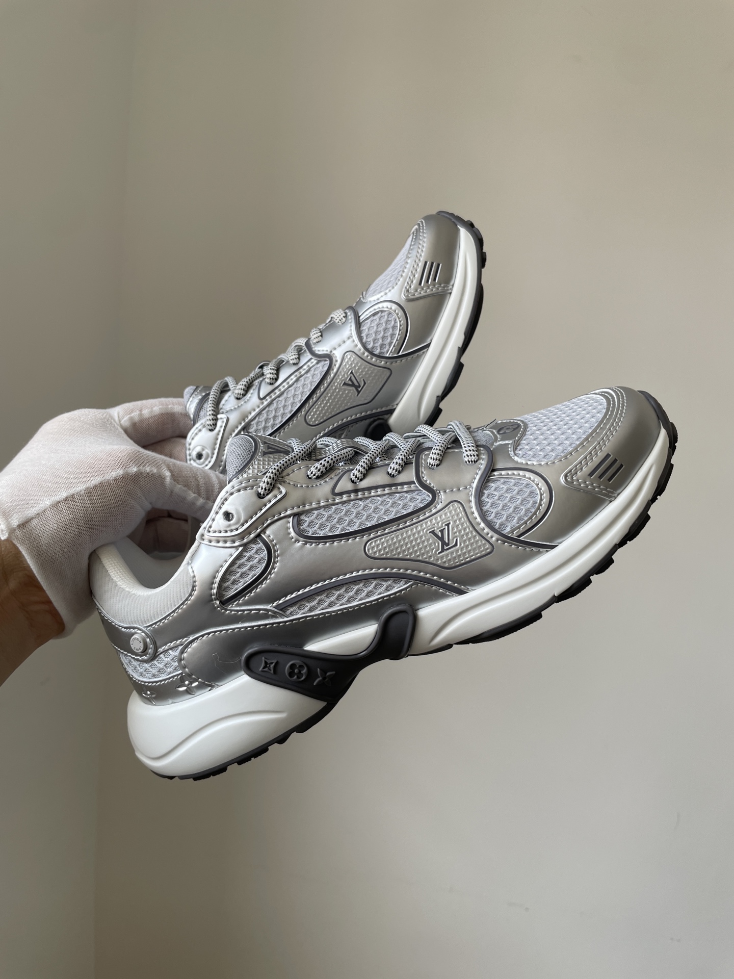 Louis Vuitton Olympia Silver Low-Top Casual Shoes for Women - Image 6