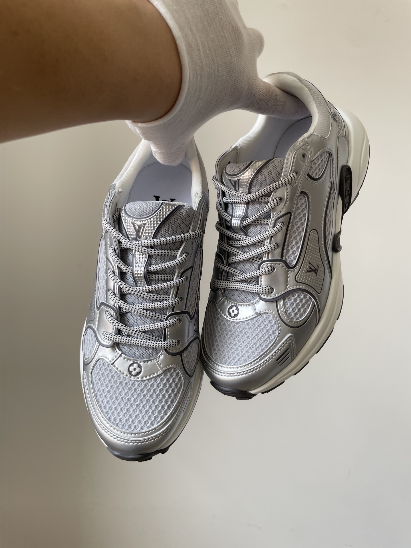 Louis Vuitton Olympia Silver Low-Top Casual Shoes for Women - Image 7