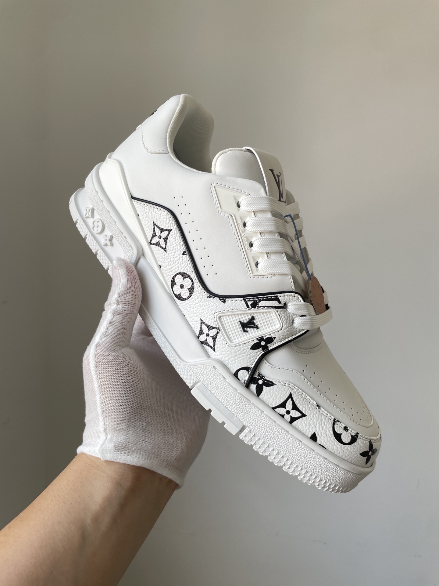 Louis Vuitton Trainer White Leather Logo-Print Low-Top Sneakers - Image 2
