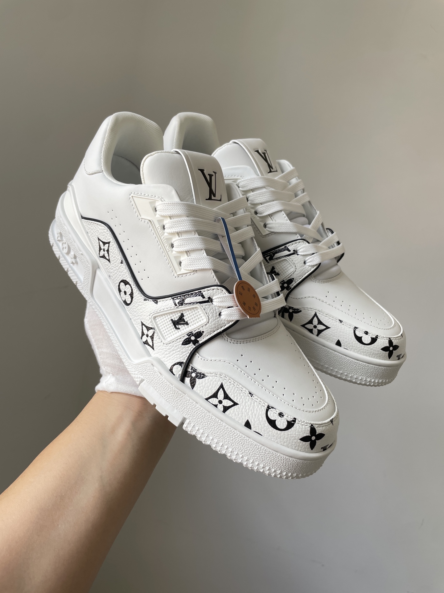 Louis Vuitton Trainer White Leather Logo-Print Low-Top Sneakers - Image 3