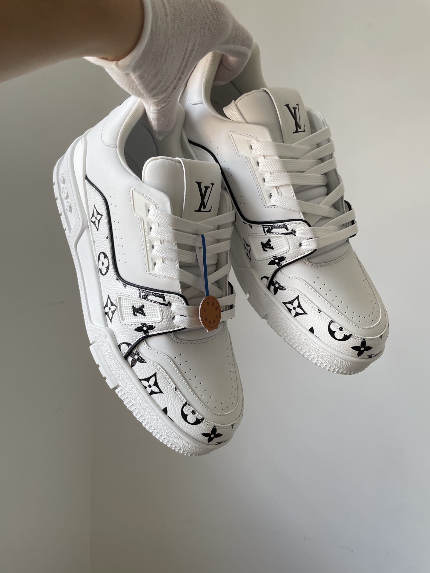 Louis Vuitton Trainer White Leather Logo-Print Low-Top Sneakers - Image 7