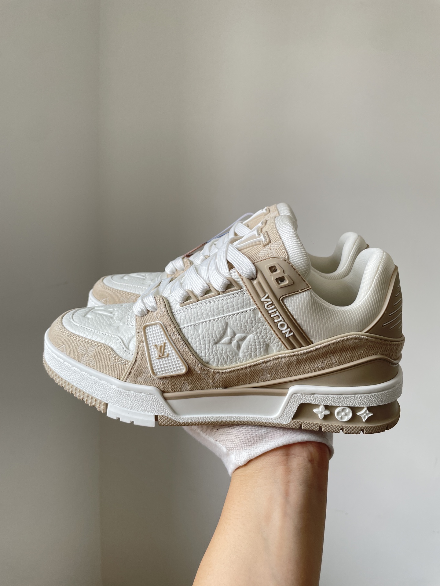 Louis Vuitton Trainer Beige Denim and Calfskin Low-Top Sneakers - Image 4