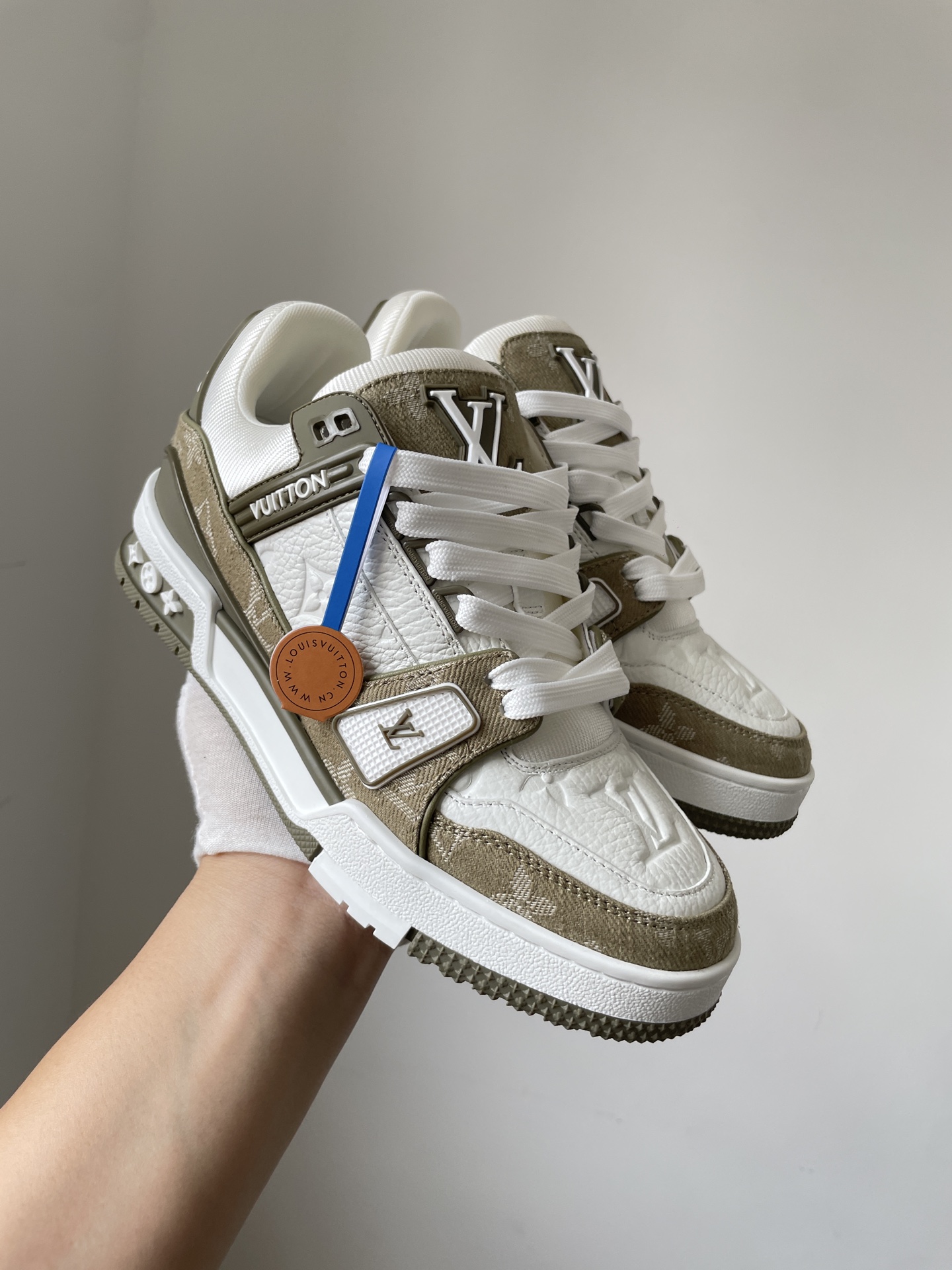 Louis Vuitton Trainer Green Leather Logo-Print Low-Top Sneakers - Image 2