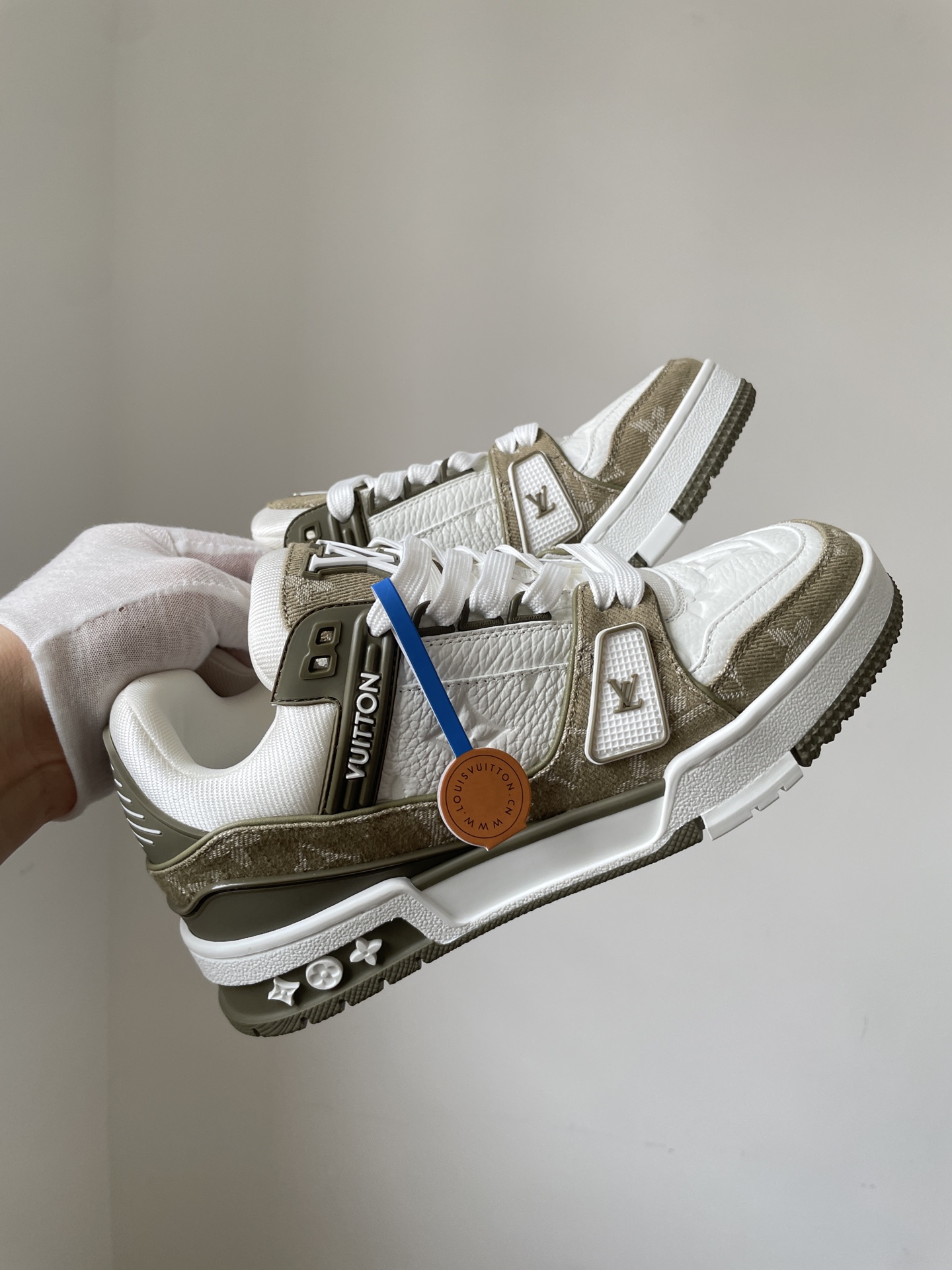 Louis Vuitton Trainer Green Leather Logo-Print Low-Top Sneakers - Image 4