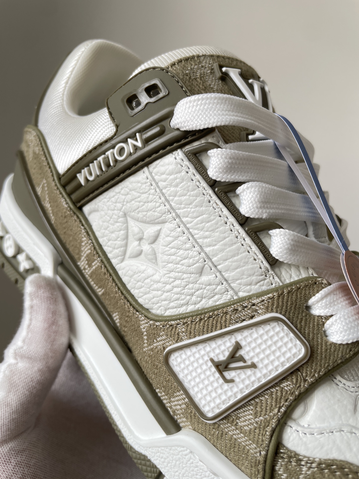 Louis Vuitton Trainer Green Leather Logo-Print Low-Top Sneakers - Image 6