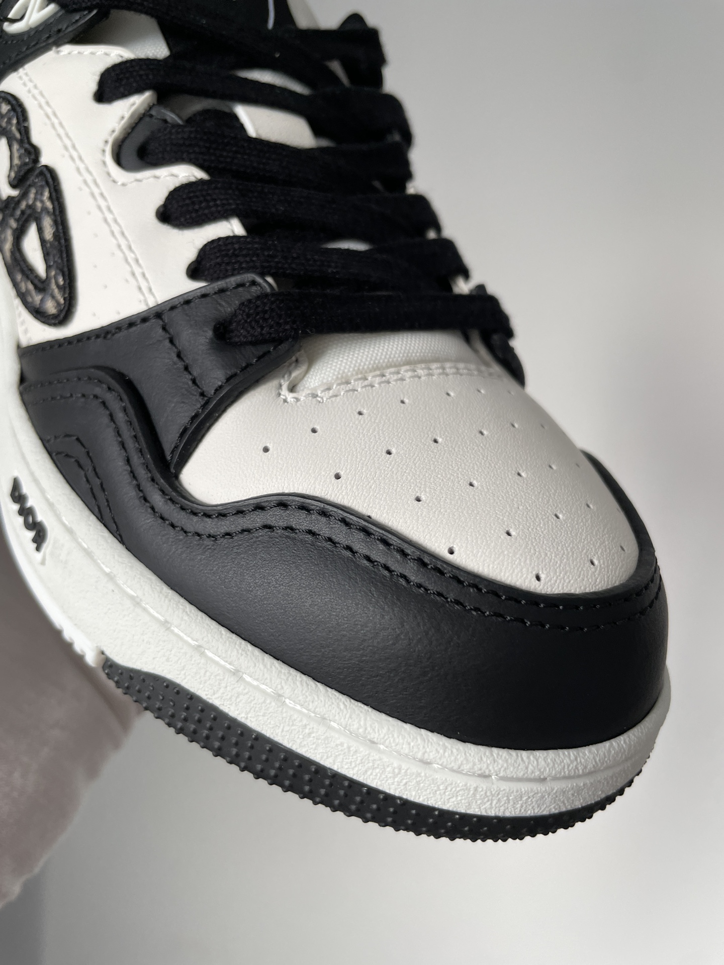 Dior B57 Calfskin Jacquard CD Logo Low-Top Sneakers Men Black White - Image 7