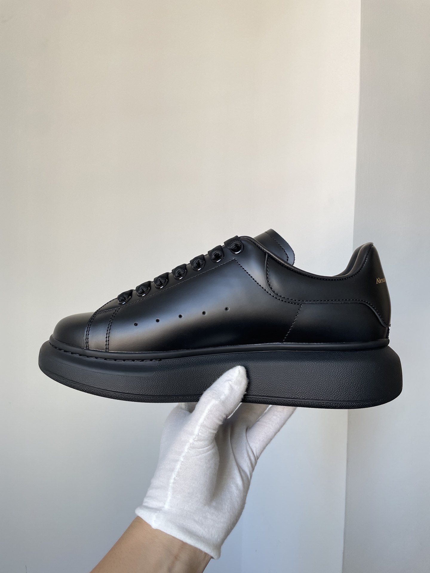 Alexander McQueen Oversized Sneaker Smooth Calfskin Casual Low-Top Sneakers Men Black - Image 5
