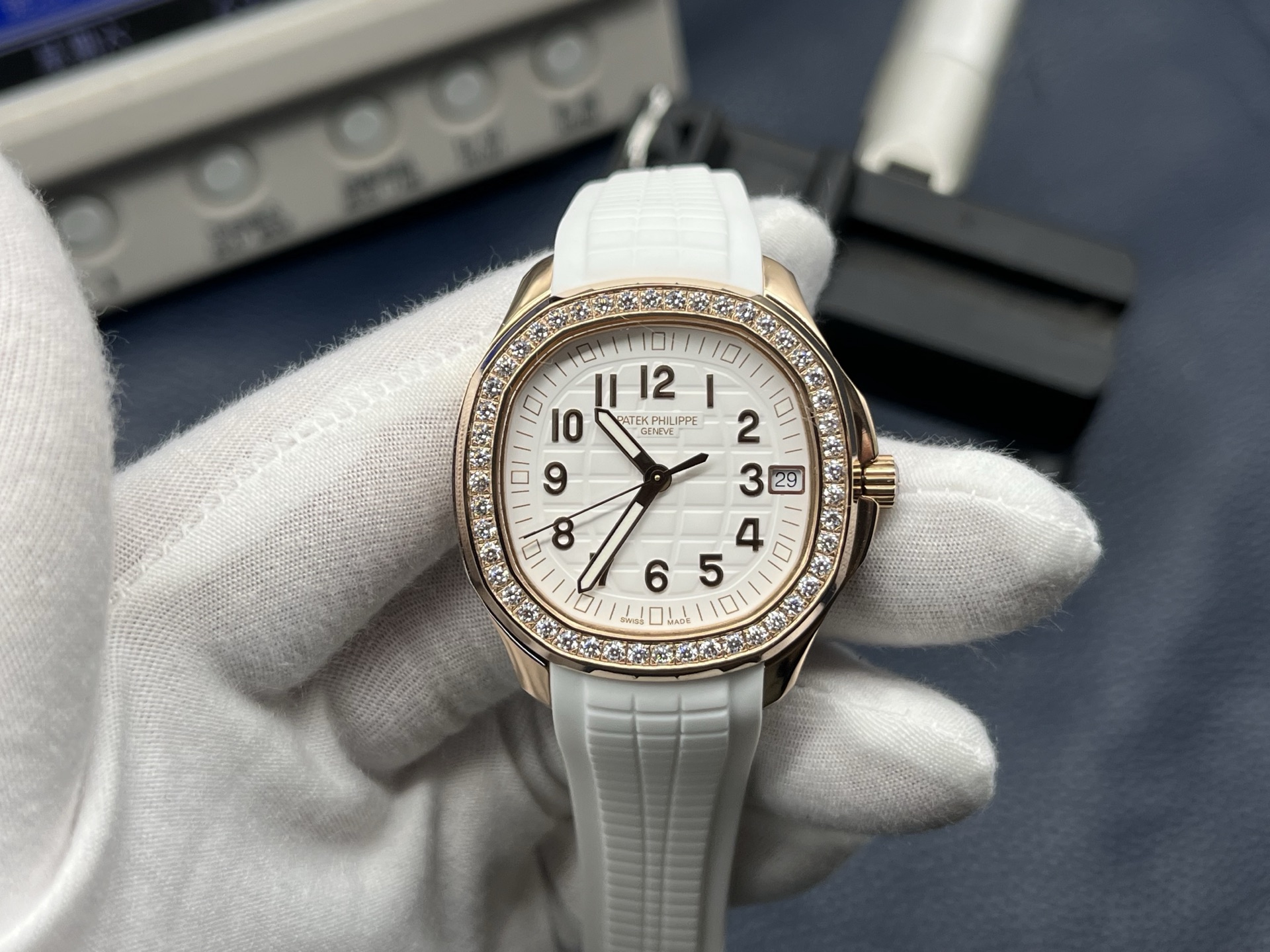 Patek Philippe Aquanaut Ladies 38.8mm White Dial 18K Rose Gold