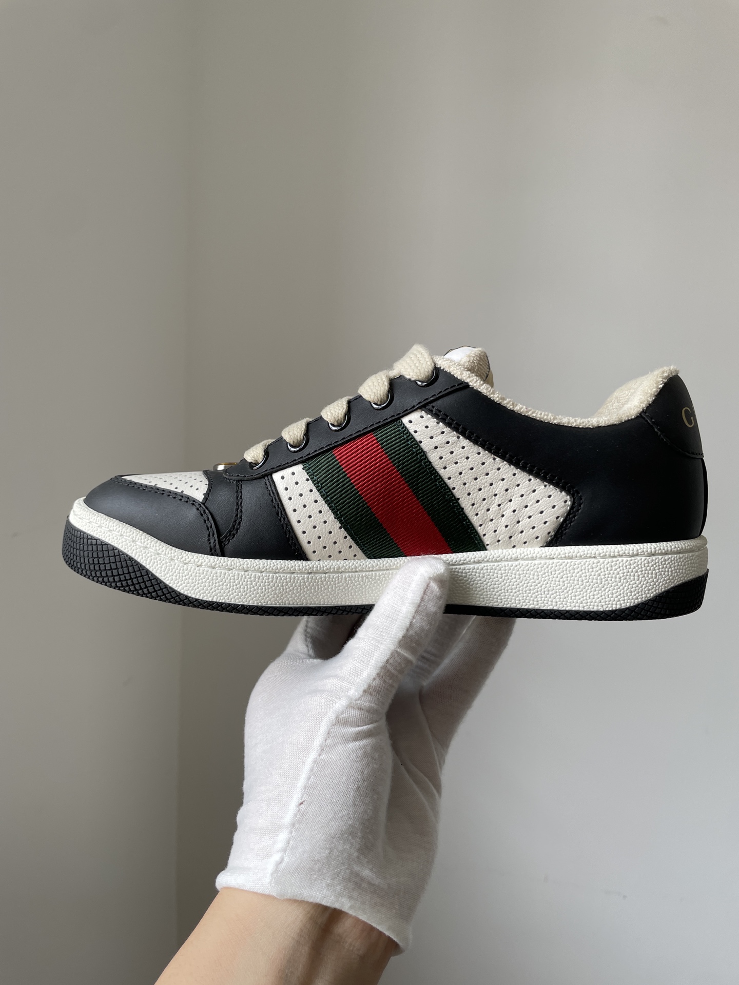 Gucci Screener Leather Low-Top Sneakers Unisex Black White - Image 5