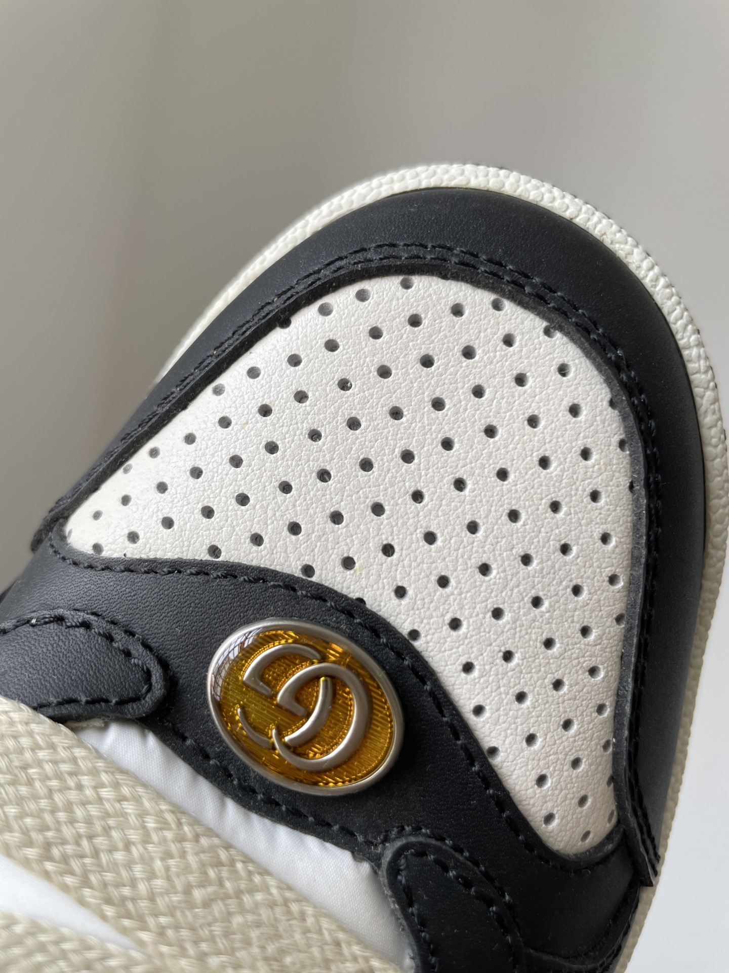 Gucci Screener Leather Low-Top Sneakers Unisex Black White - Image 7