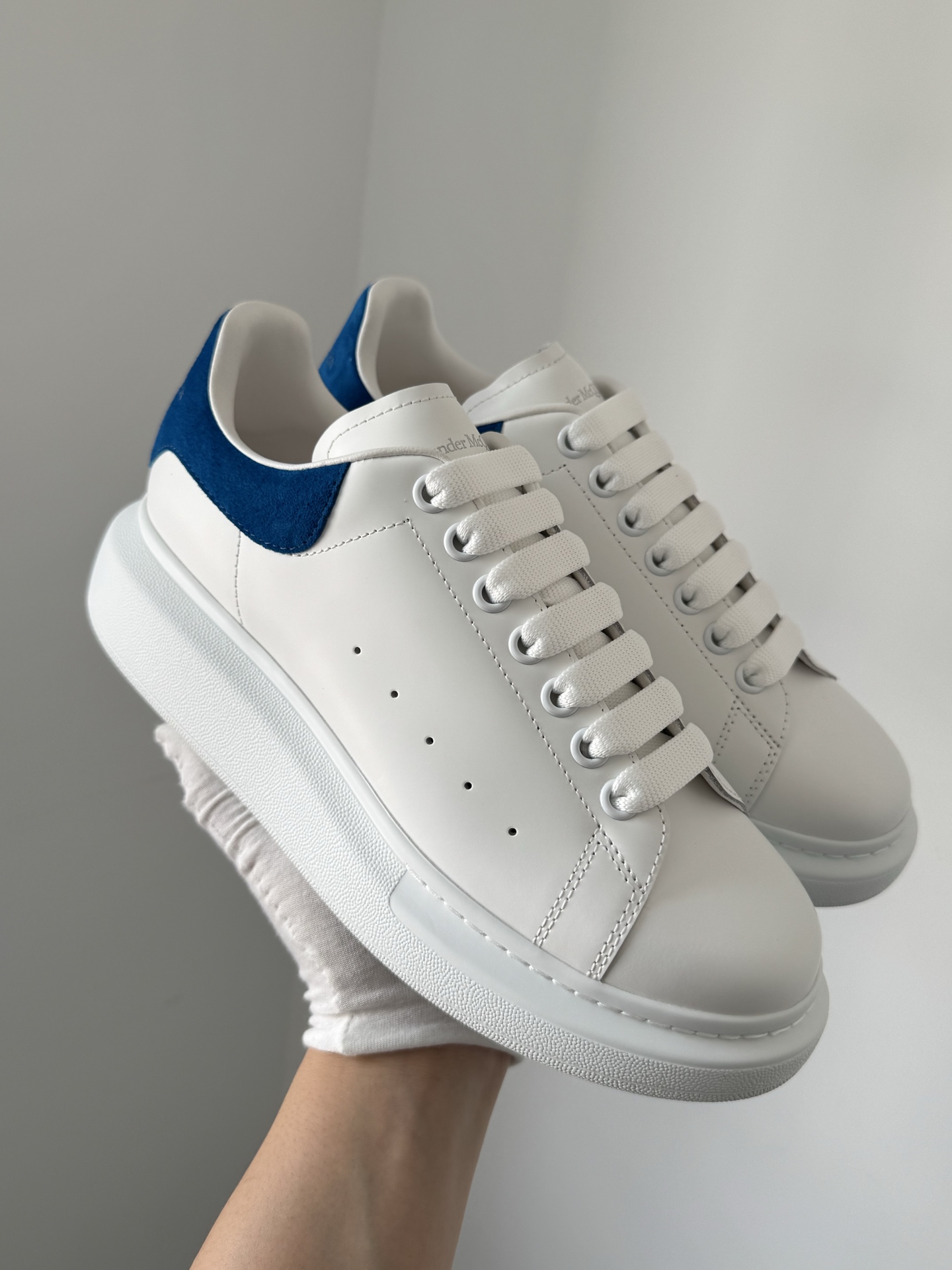 Alexander McQueen Oversized Sneaker Leather Lace-Up Low-Top Sneakers Unisex White - Image 2