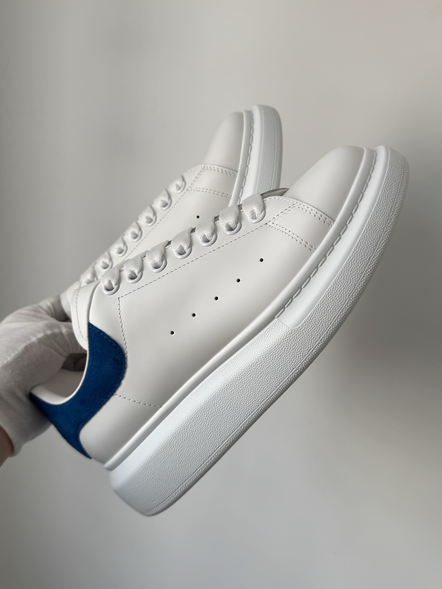 Alexander McQueen Oversized Sneaker Leather Lace-Up Low-Top Sneakers Unisex White - Image 3