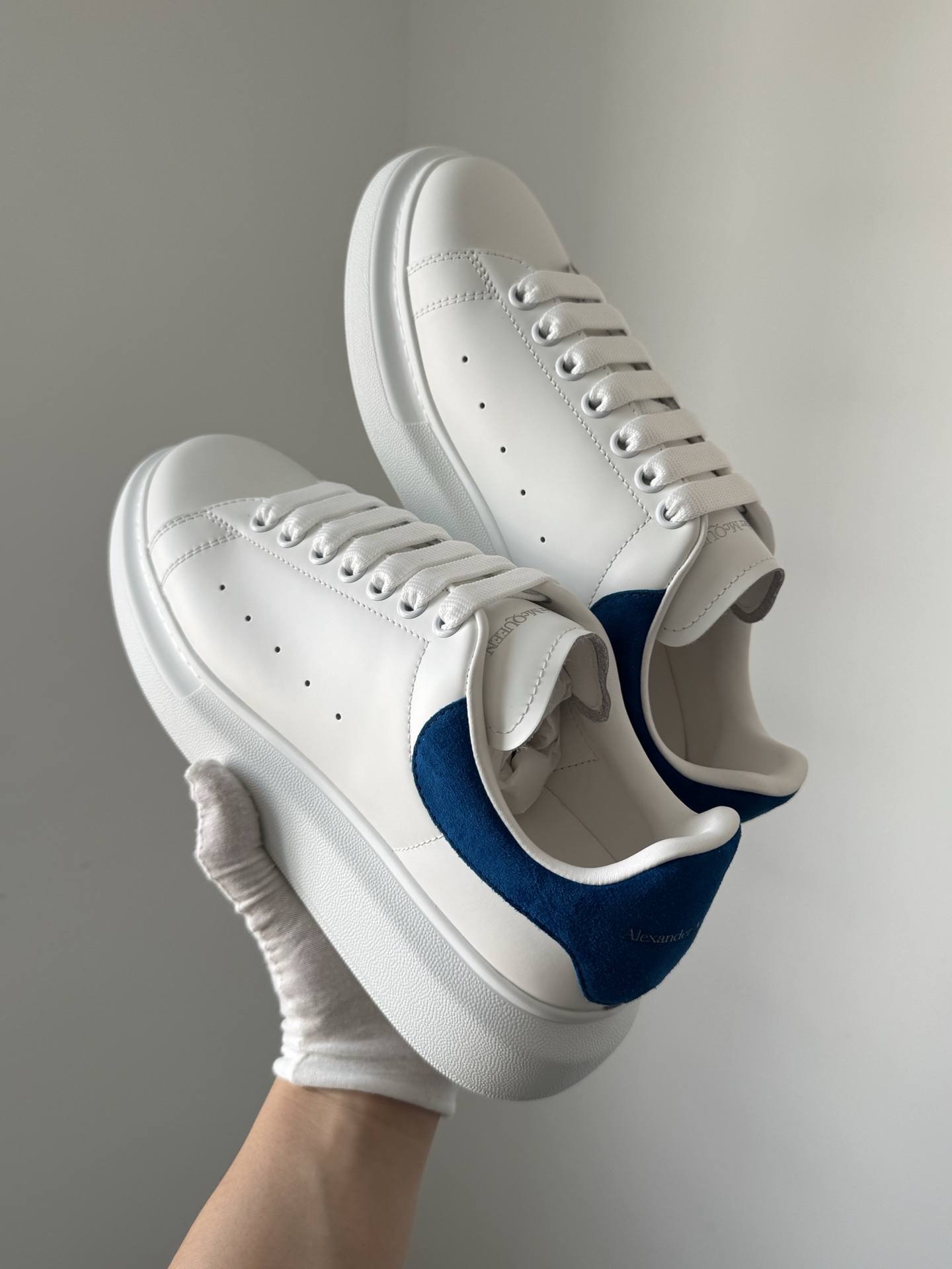 Alexander McQueen Oversized Sneaker Leather Lace-Up Low-Top Sneakers Unisex White - Image 6