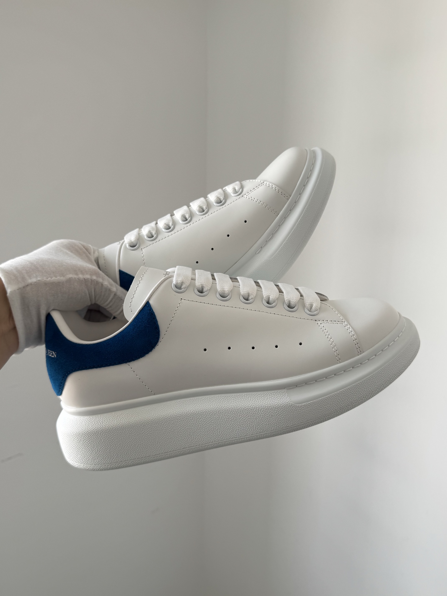 Alexander McQueen Oversized Sneaker Leather Lace-Up Low-Top Sneakers Unisex White - Image 7