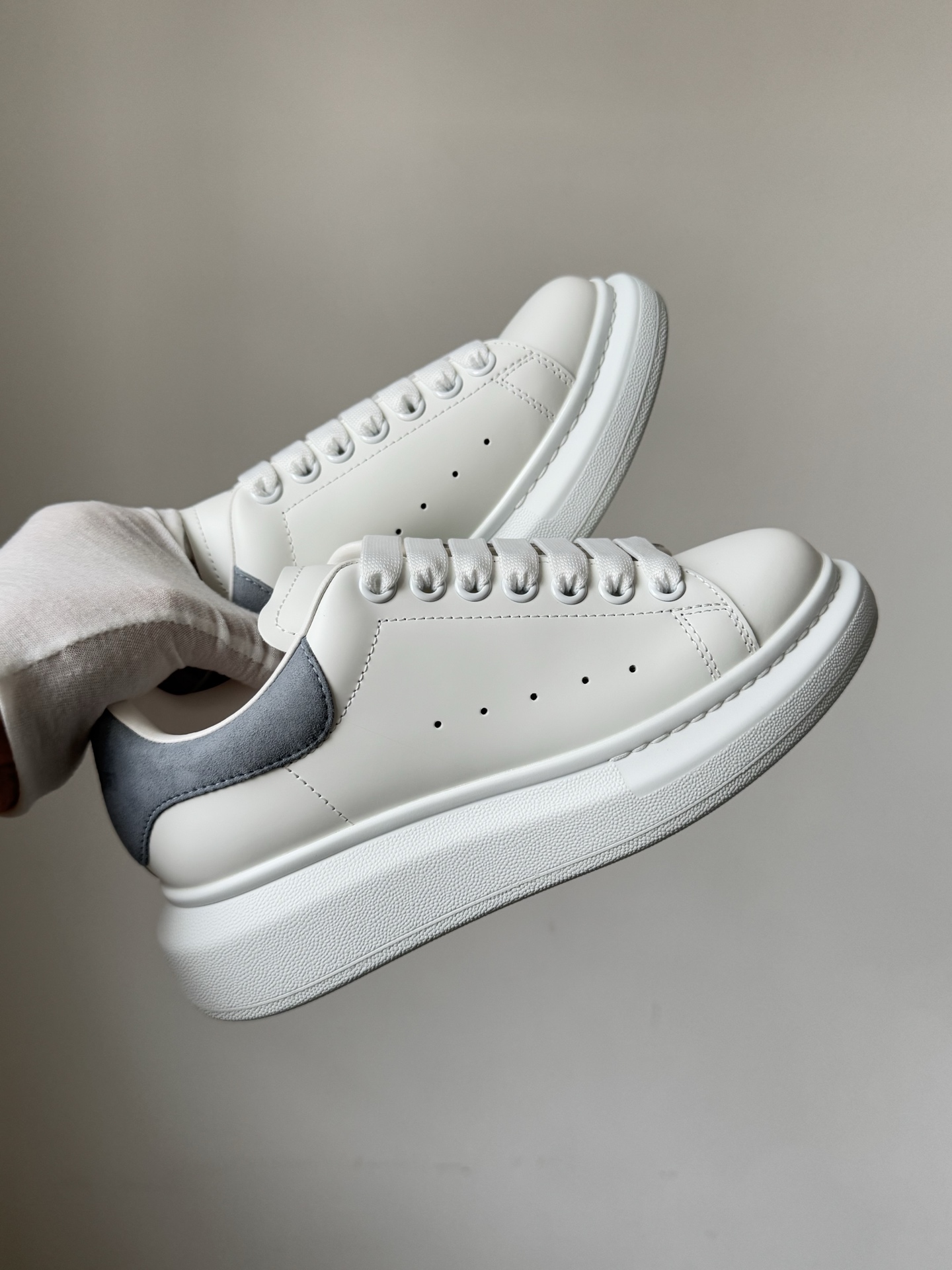 Alexander McQueen Oversized Sneaker Leather Soft Blue Heel Low-Top Sneakers Women White Blue - Image 2