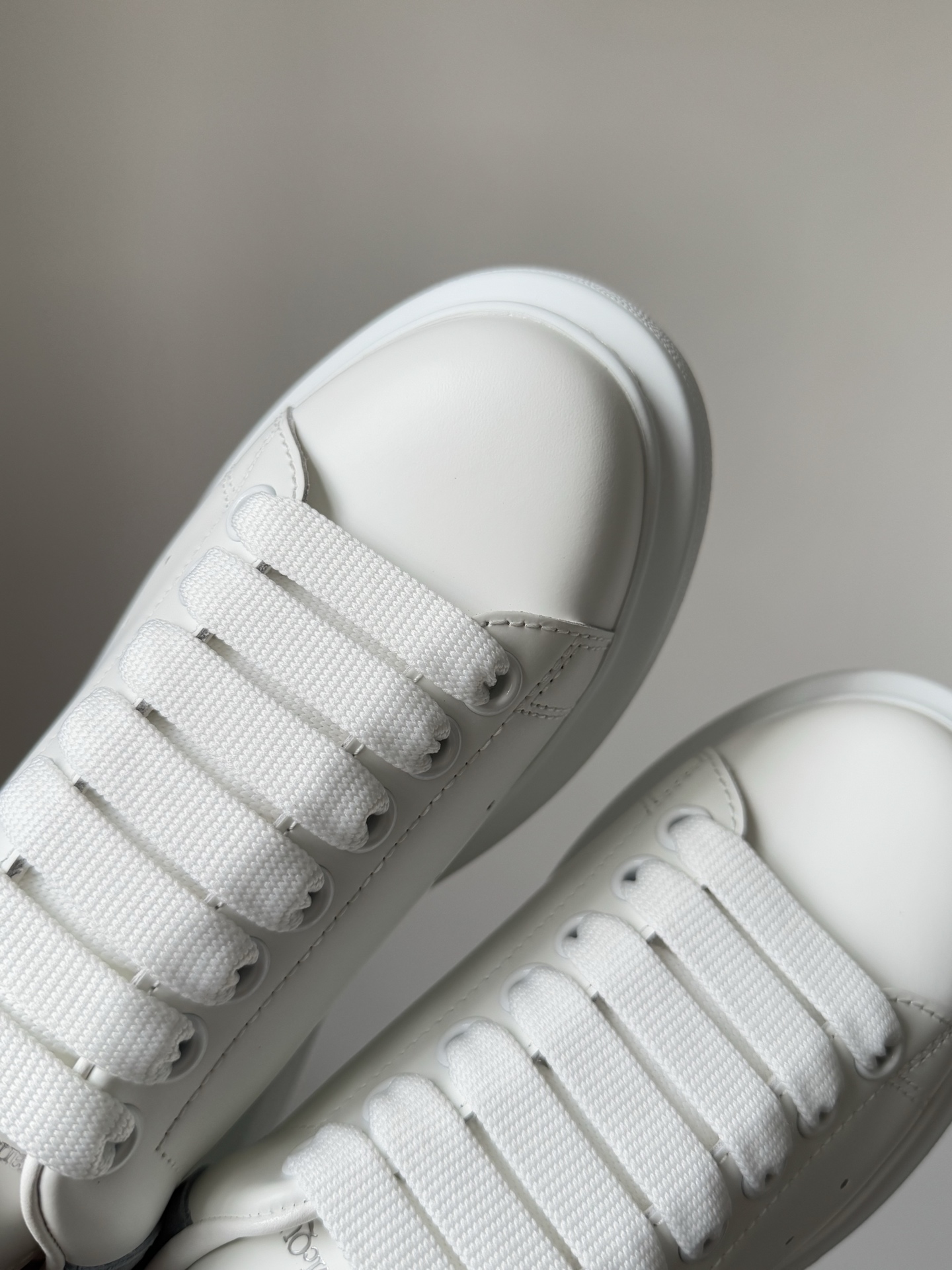 Alexander McQueen Oversized Sneaker Leather Soft Blue Heel Low-Top Sneakers Women White Blue - Image 4