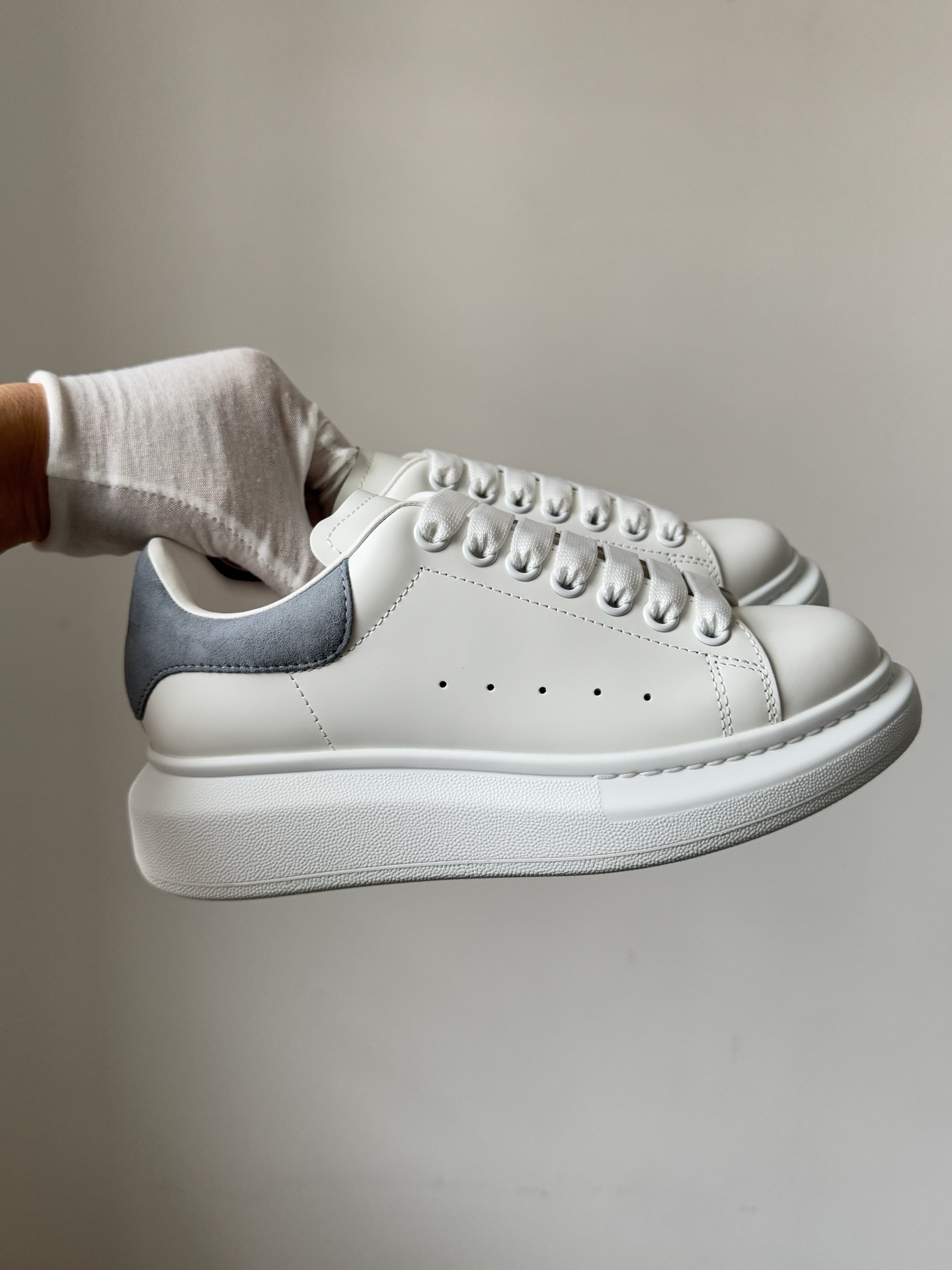 Alexander McQueen Oversized Sneaker Leather Soft Blue Heel Low-Top Sneakers Women White Blue - Image 7