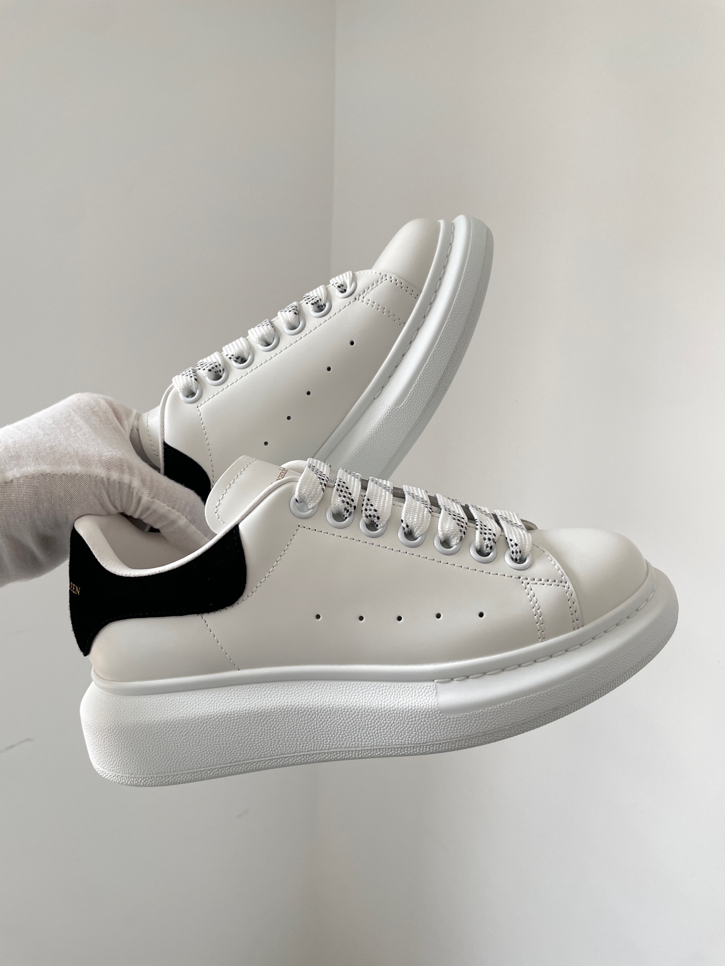 Alexander McQueen Oversized Sneaker Leather Round Toe Black Heel Low-Top Sneakers Unisex White Black - Image 2