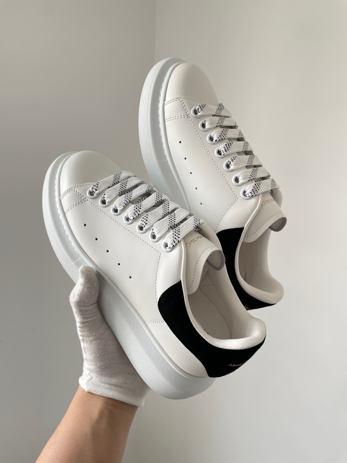 Alexander McQueen Oversized Sneaker Leather Round Toe Black Heel Low-Top Sneakers Unisex White Black - Image 3
