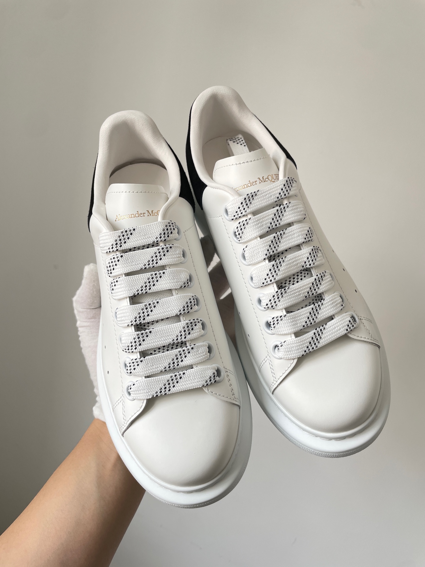 Alexander McQueen Oversized Sneaker Leather Round Toe Black Heel Low-Top Sneakers Unisex White Black - Image 4