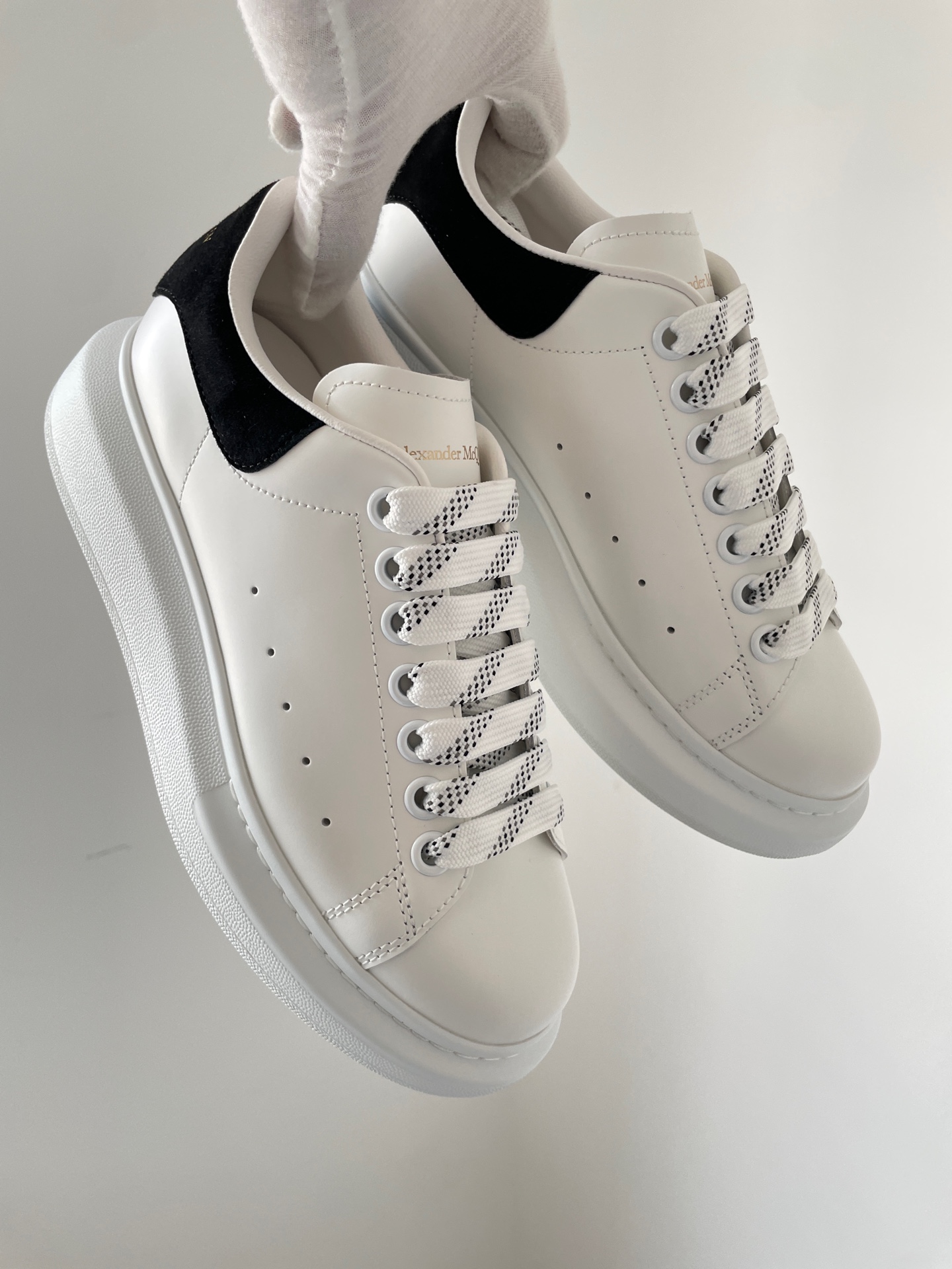 Alexander McQueen Oversized Sneaker Leather Round Toe Black Heel Low-Top Sneakers Unisex White Black - Image 5