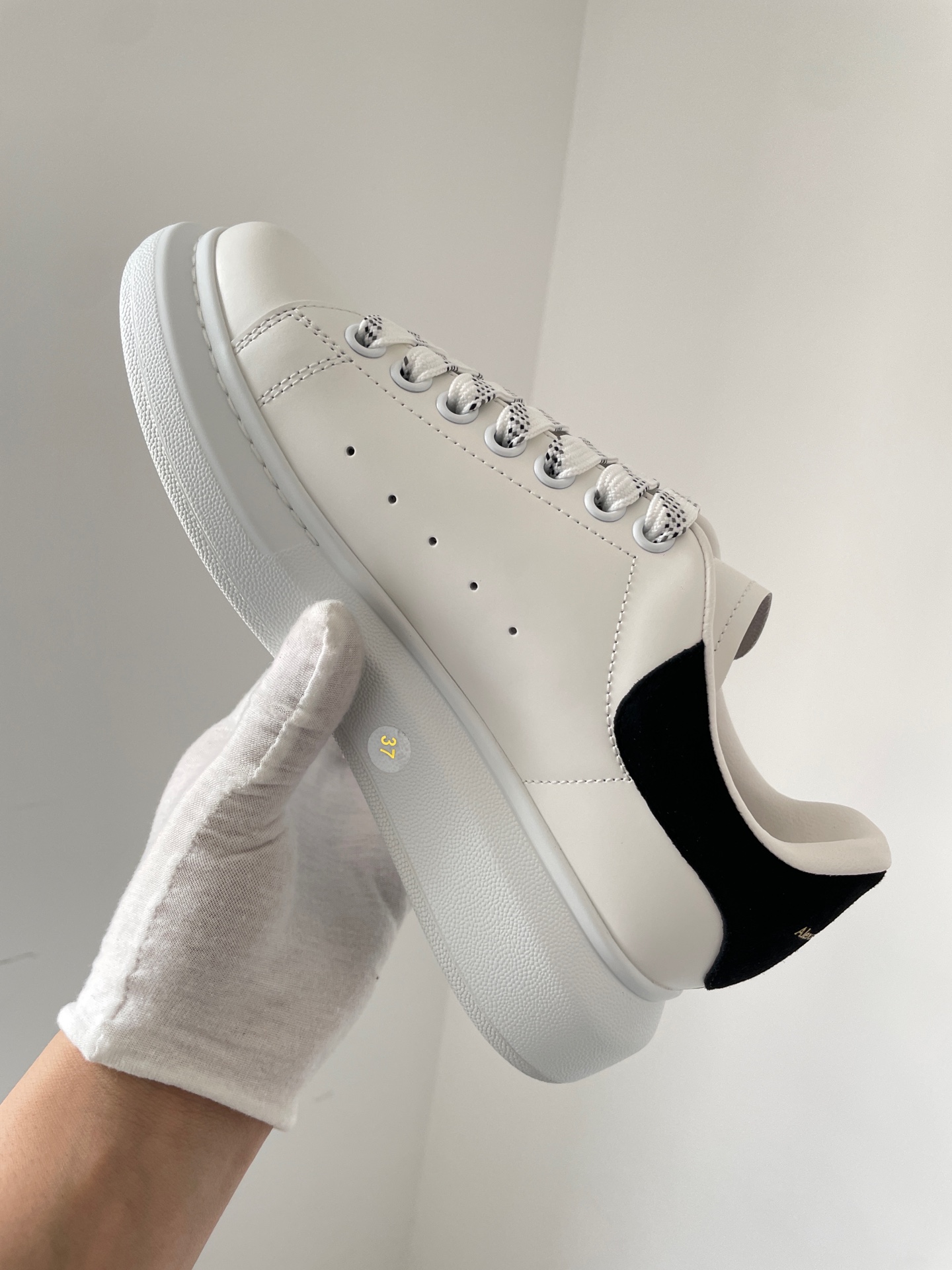 Alexander McQueen Oversized Sneaker Leather Round Toe Black Heel Low-Top Sneakers Unisex White Black - Image 7