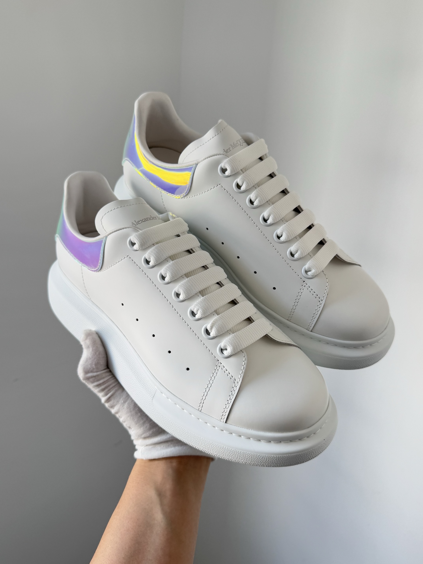 Alexander McQueen Oversized Sneaker Leather Iridescent Heel Low-Top Sneakers Unisex White - Image 2