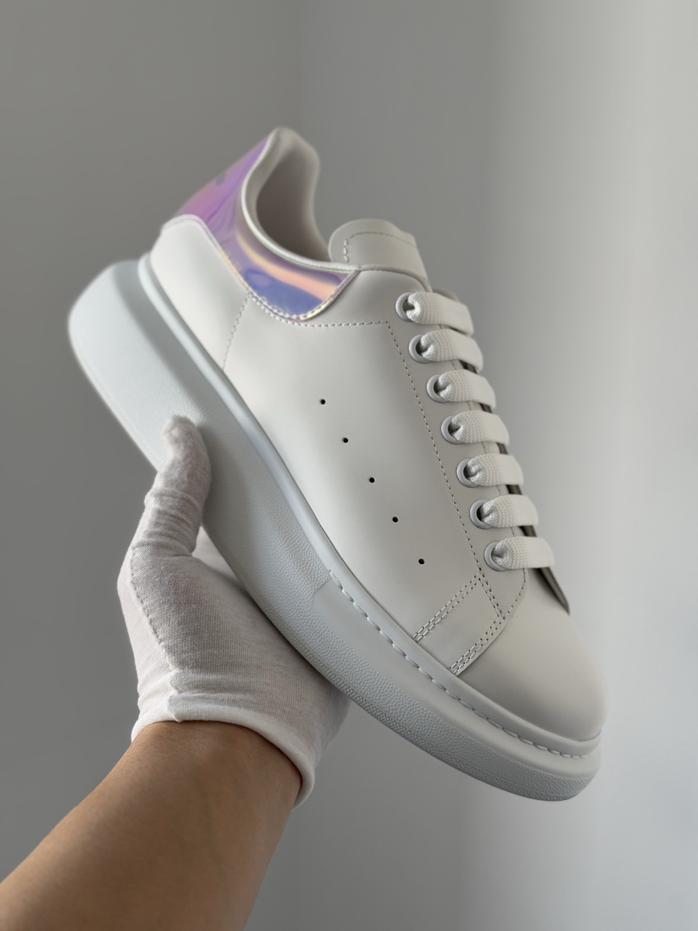 Alexander McQueen Oversized Sneaker Leather Iridescent Heel Low-Top Sneakers Unisex White - Image 7
