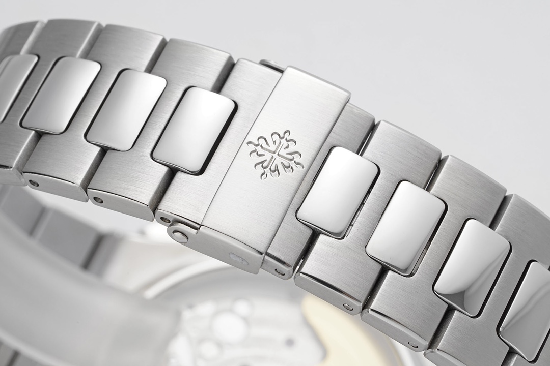 Patek Philippe Nautilus 40.5mm Blue Dial Stainless Steel - Image 6