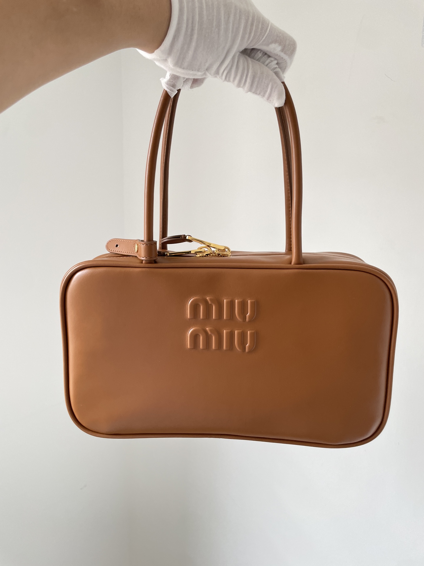 MIU MIU Beau Calfskin Handbag with Embossed Logo – Cognac - Image 3